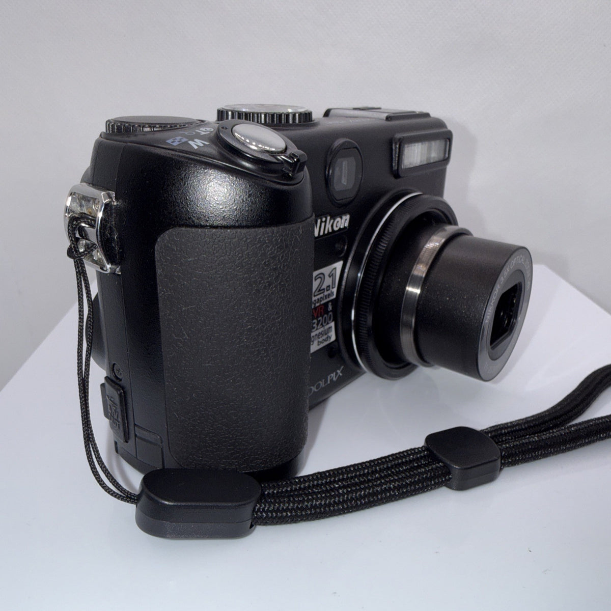 Nikon Coolpix P5100 12.1MP Digital Camera Tested Working + Charger Battery 4GB