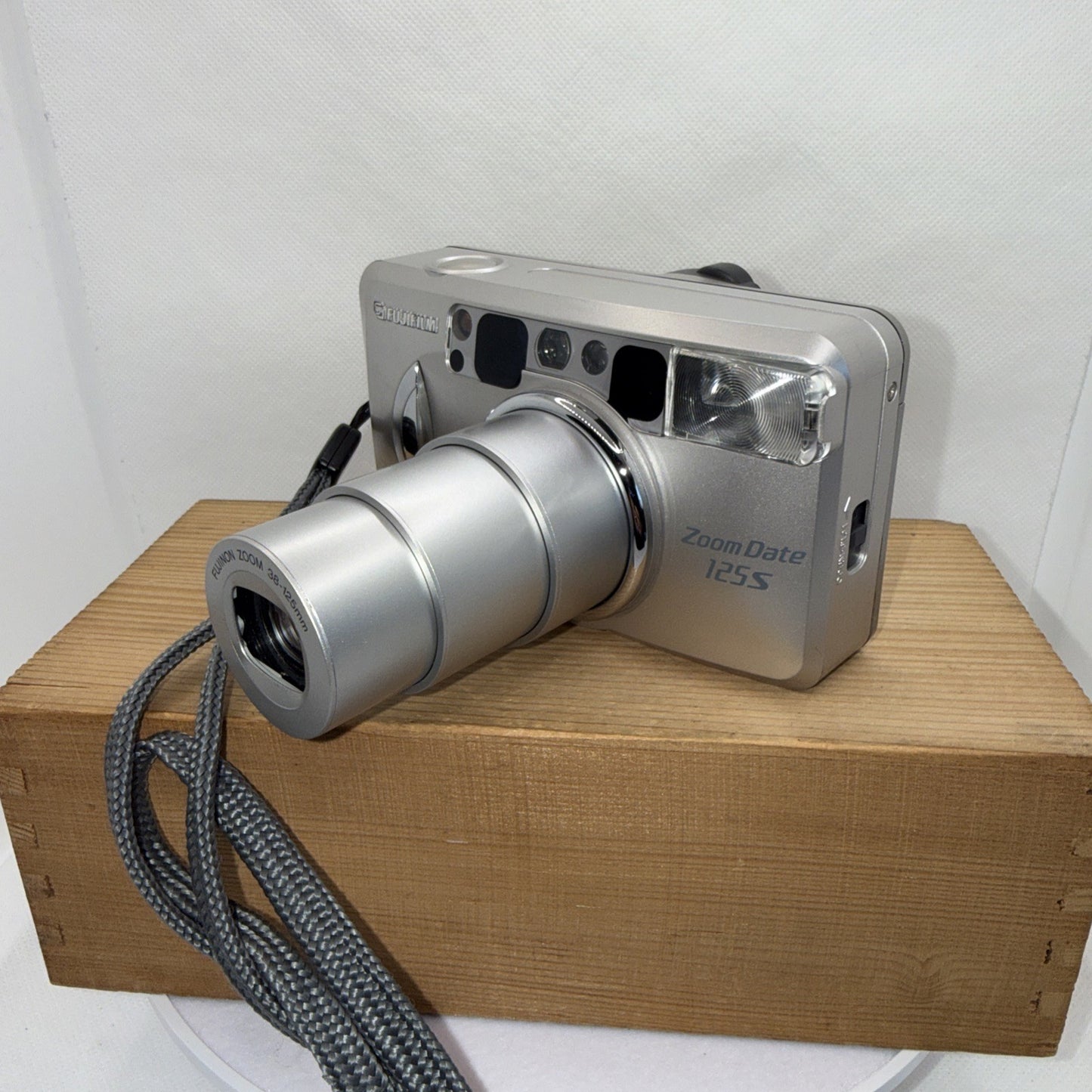 Fujifilm Zoom Date 125S 35mm Film Point and Shoot Camera Silver Tested