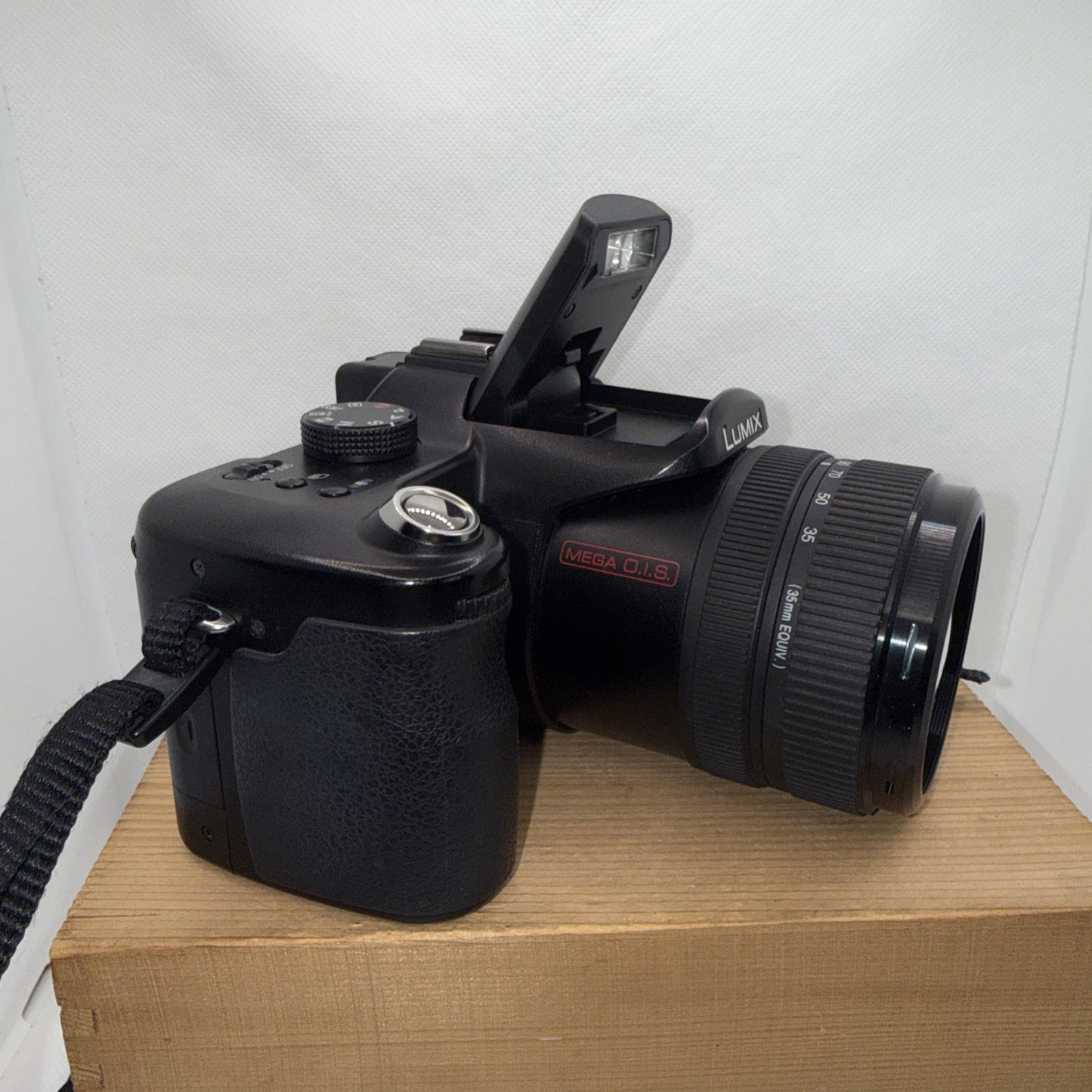 Panasonic Lumix DMC-FZ30 8MP Digital Camera Tested + Charger Battery SD Case