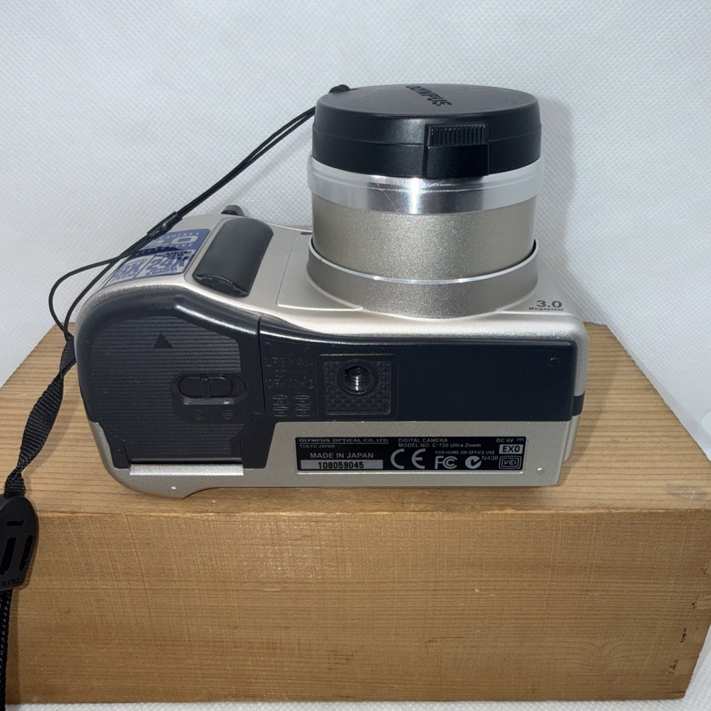 Olympus Digital Camera C-720 Ultra Zoom 3.0MP Tested Plus Memory Card Retro