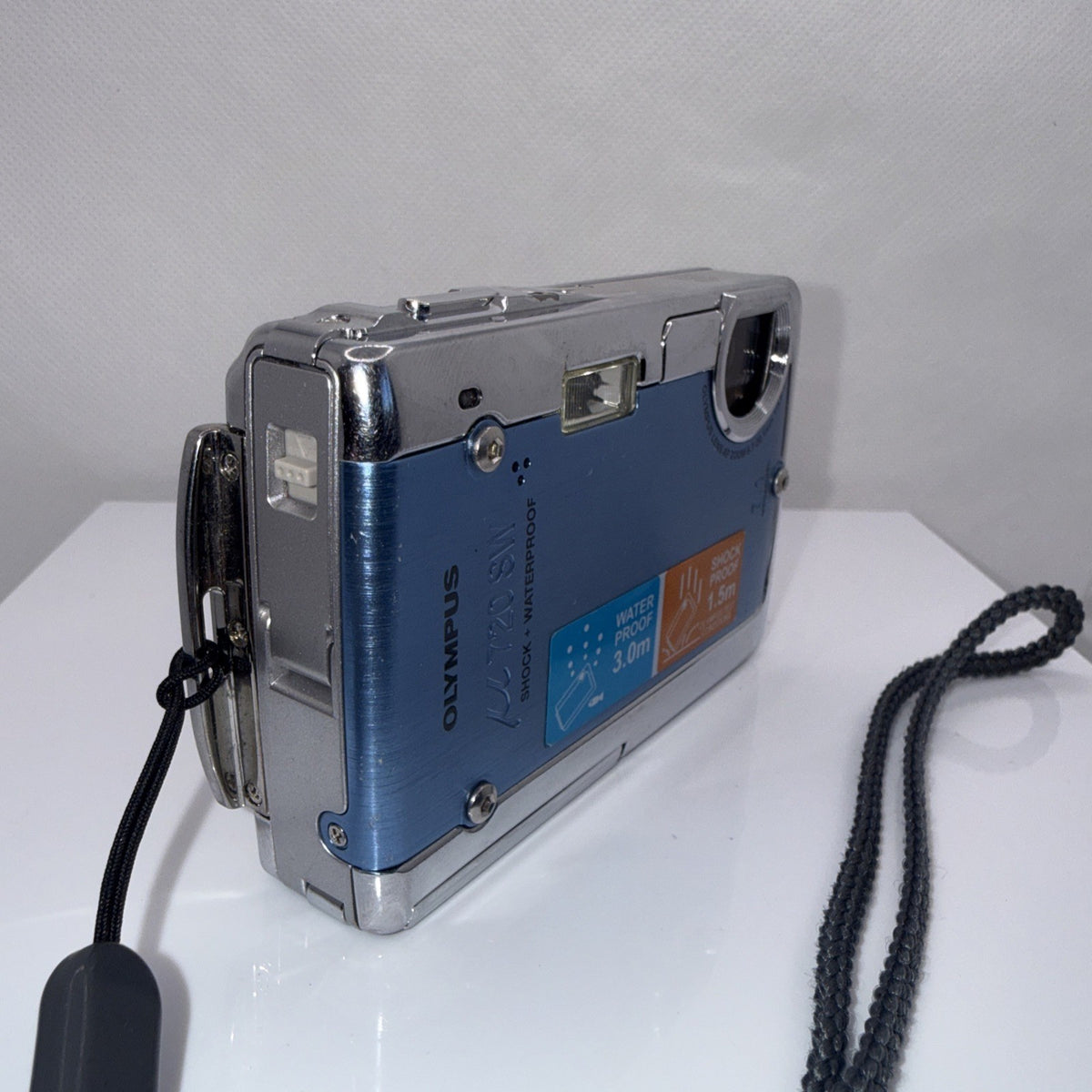 Digital Camera Olympus u720 SW 7.1MP Waterproof Tested + Charger Battery Memory