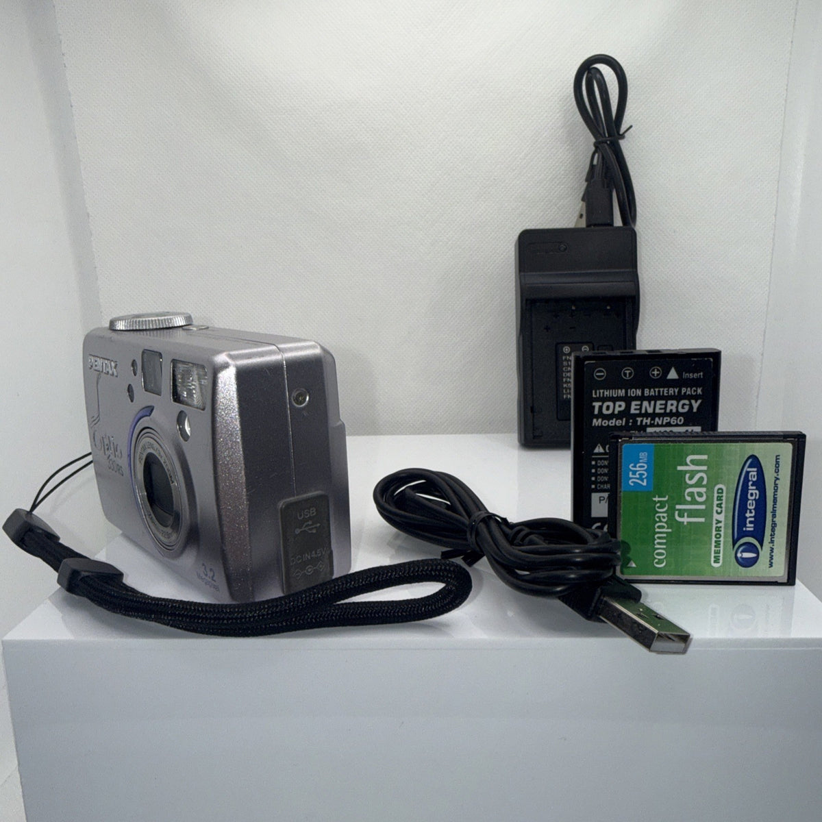 Digital Camera Pentax Optio 330RS 3.2MP Tested + Battery Charger 256MB CF Card