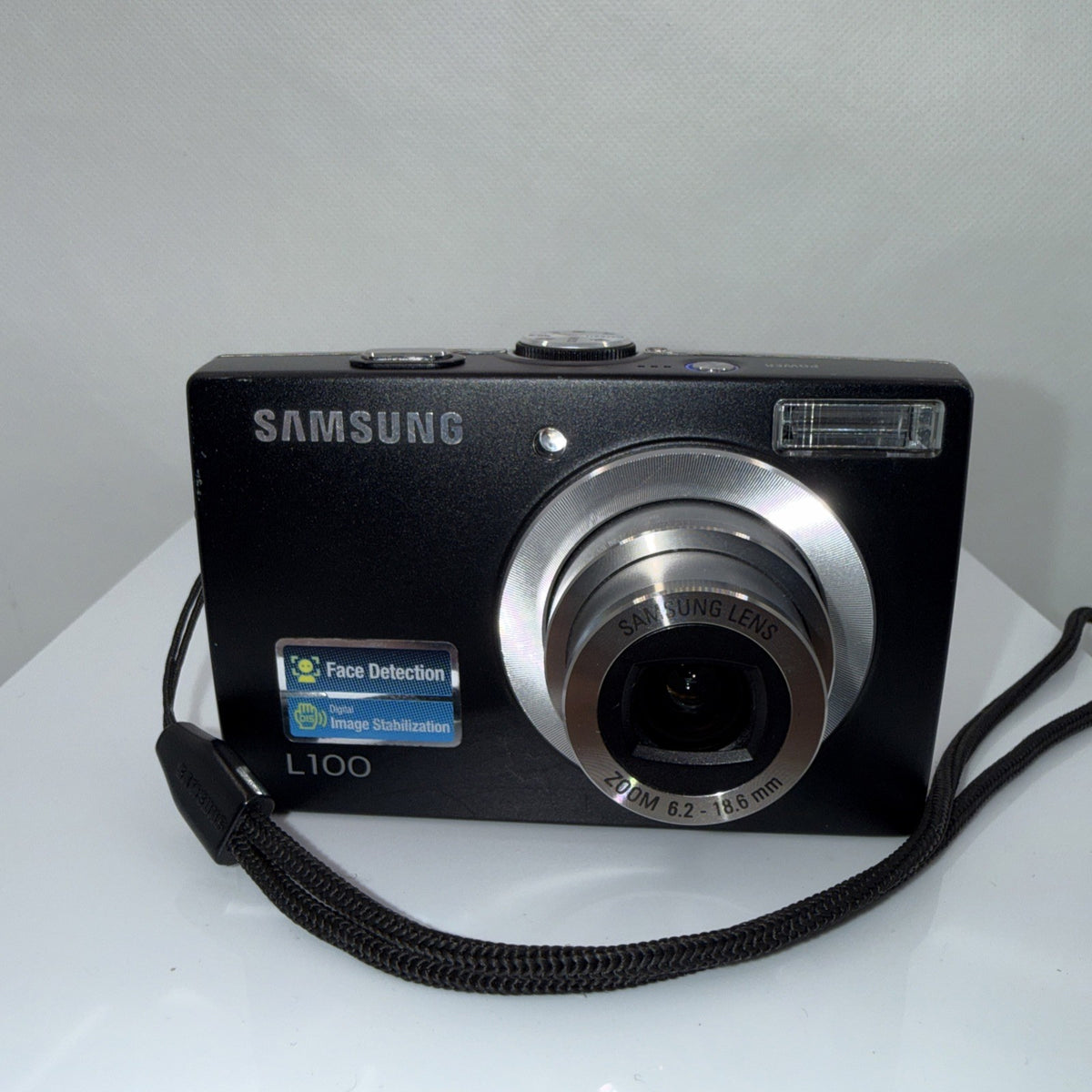 Digital Camera Samsung L100 8.2MP Tested Full Kit Charger Battery 4GB SD Case