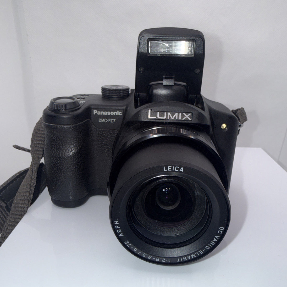 Digital Bridge Camera Panasonic Lumix DMC-FZ7 6MP Tested + Charger Battery 2GB
