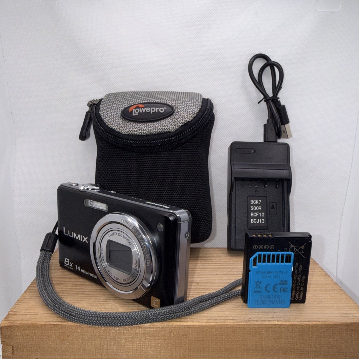 Panasonic Digital Camera Lumix DMC-FS33 14.1MP Black + Charger Battery Case 4GB