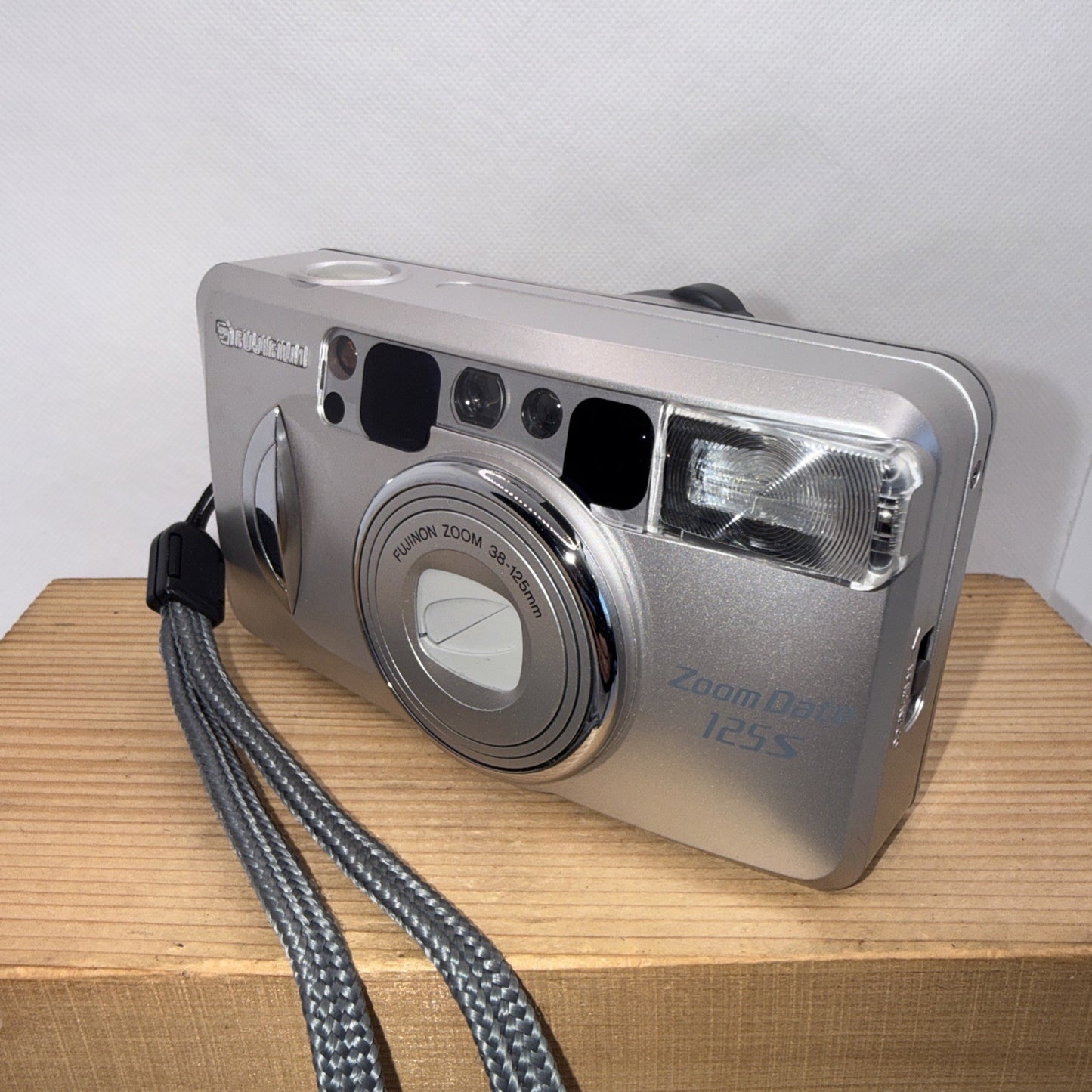 Fujifilm Zoom Date 125S 35mm Film Point and Shoot Camera Silver Tested