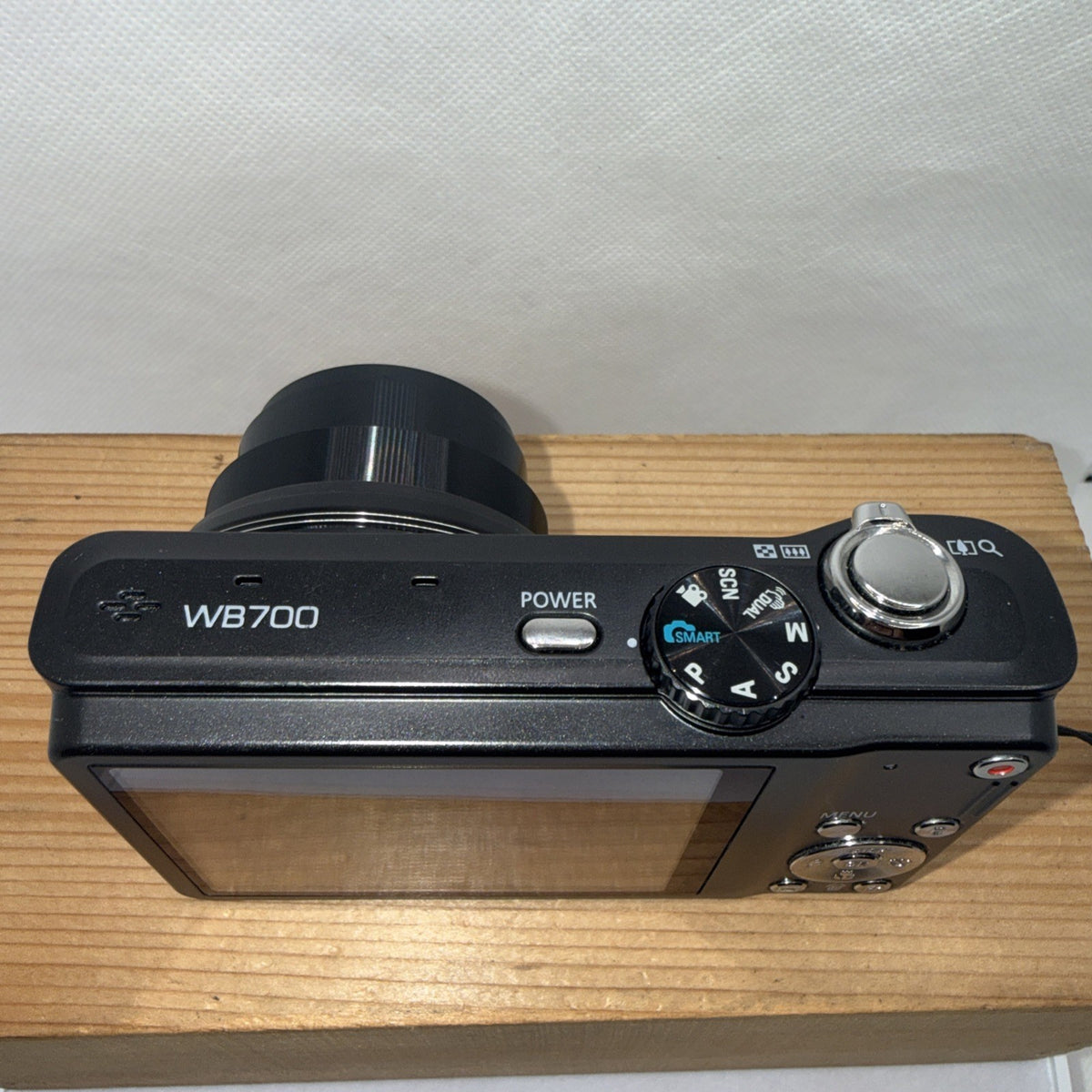 Samsung WB700 14.2MP Digital Camera Tested Working + Charger Battery 4GB SD