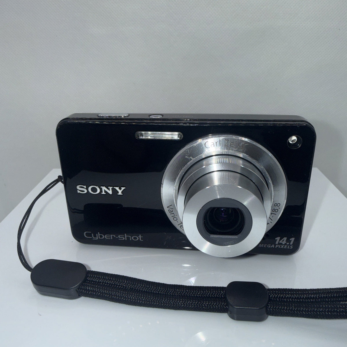 Sony Cyber-shot DSC-W560 Digital 14.1MP Camera Working + Charger Battery 8GB SD