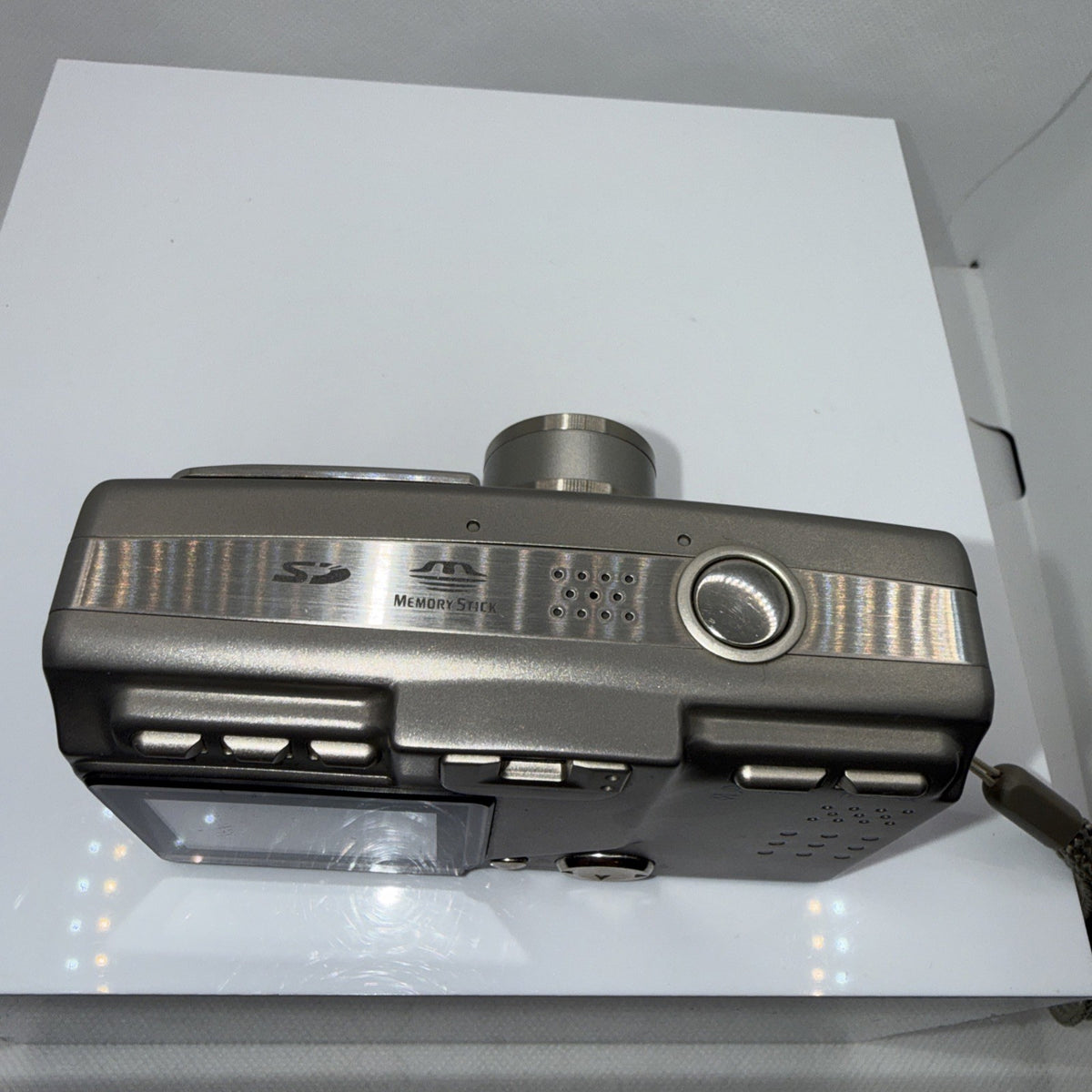 Konica Minolta Dimage G600 6MP Digital Camera Tested + Charger Battery 1GB SD