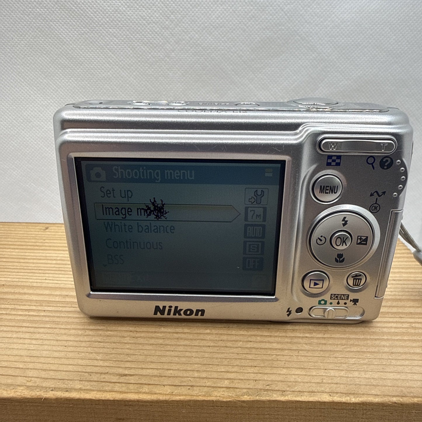 Nikon Digital Camera Coolpix L12 7.1MP Tested *Minor Screen Damage* + 4GB SD