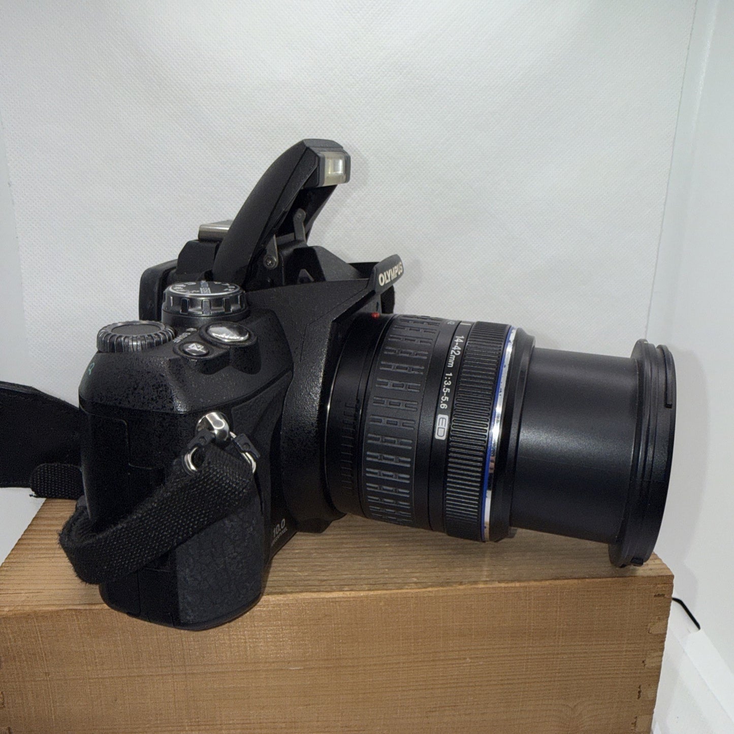 Olympus E-400 10MP Digital DSLR Camera Tested + Charger Battery Memory Case