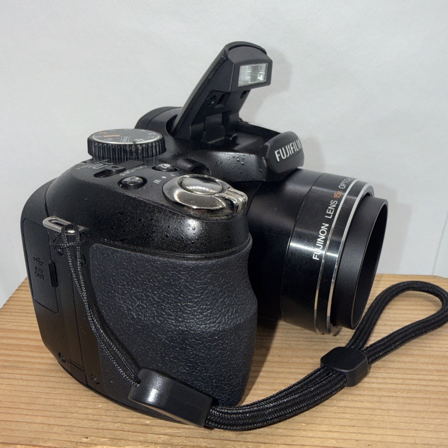 Fujifilm FinePix S1730 12.2MP Bridge Camera Tested + 4GB SD Card & Camera Bag