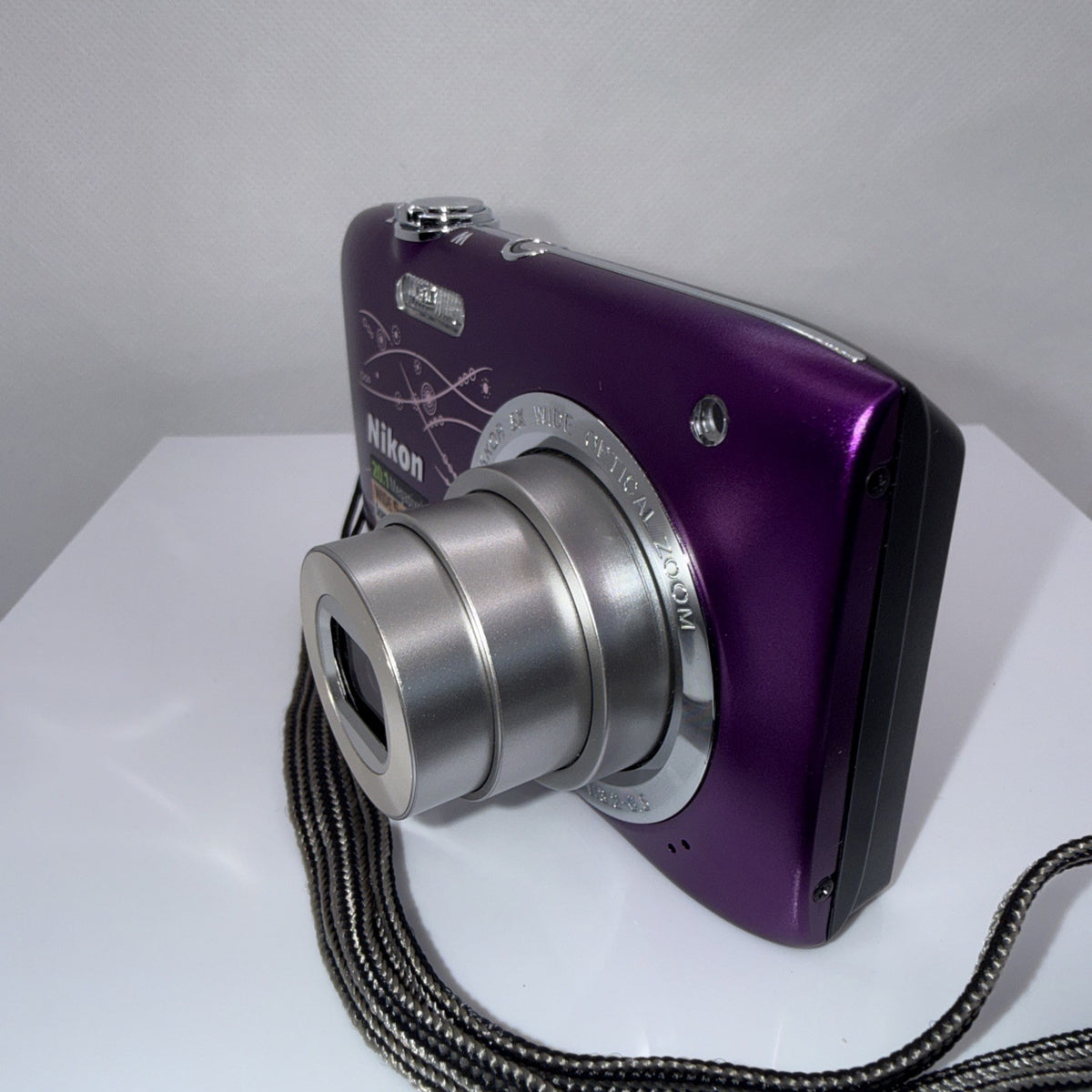 Nikon Coolpix S2800 20.1MP Purple Digital Camera Working + Charger Battery 32GB