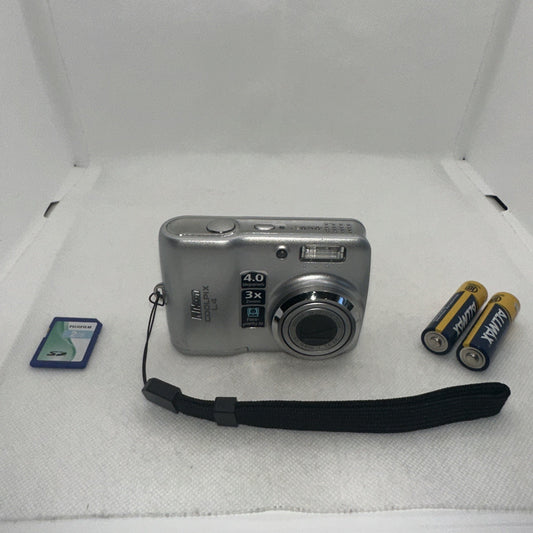 Retro Nikon Coolpix L4 4MP Digital Camera Tested Plus Charger Battery 2GB SD0