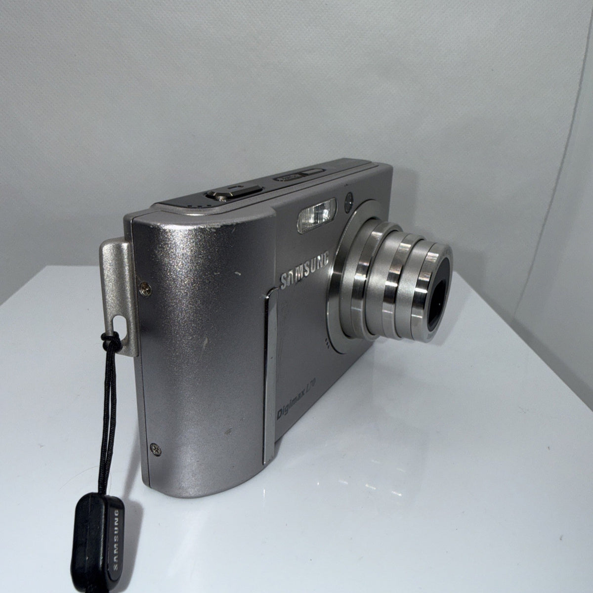 Samsung Digimax L70 7.2MP Digital Camera Tested + Charger Battery 2GB SD Case