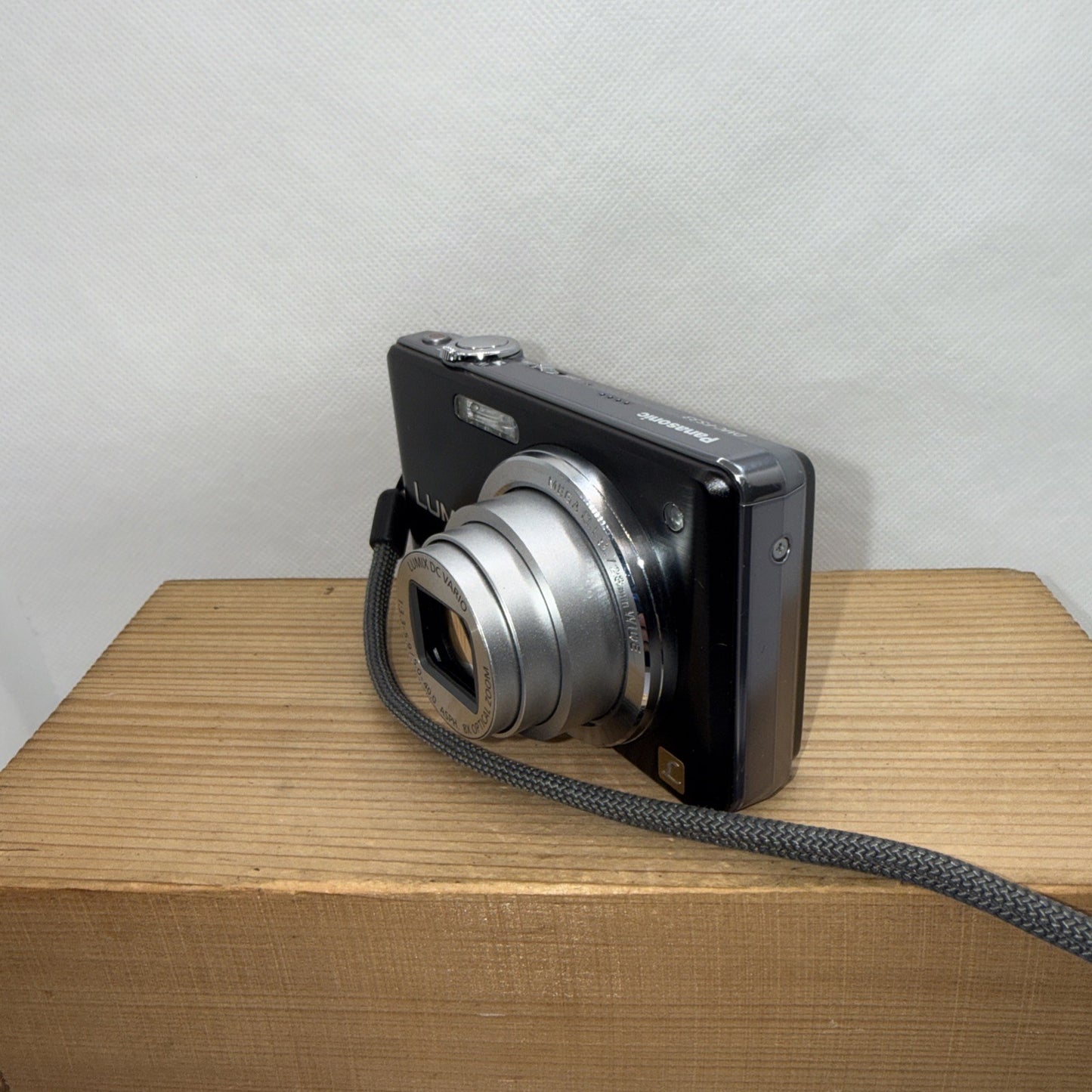 Panasonic Digital Camera Lumix DMC-FS33 14.1MP Black + Charger Battery Case 4GB