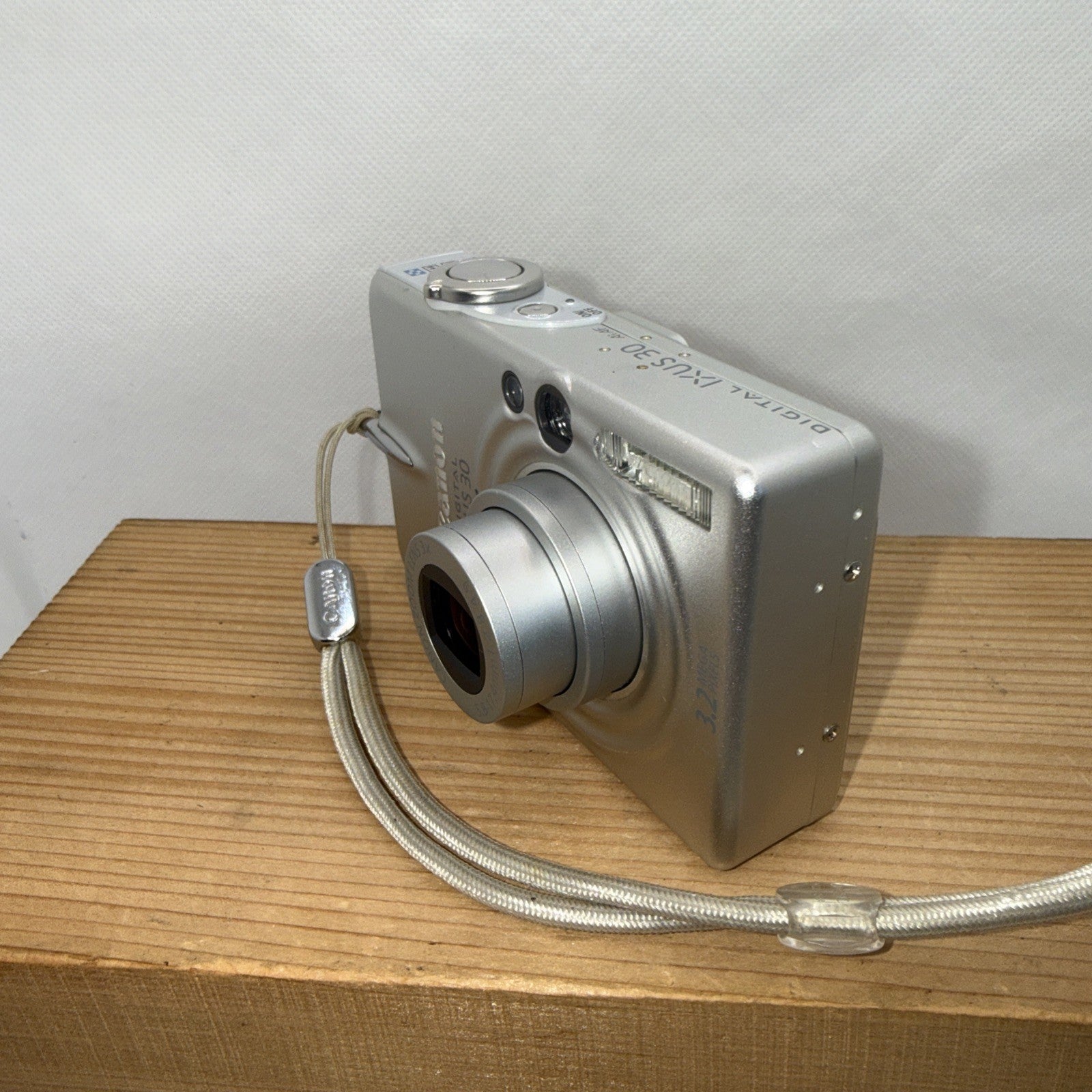 Canon Digital Camera IXUS 30 3.2MP Tested Boxed Plus Charger Battery Case SD VGC3