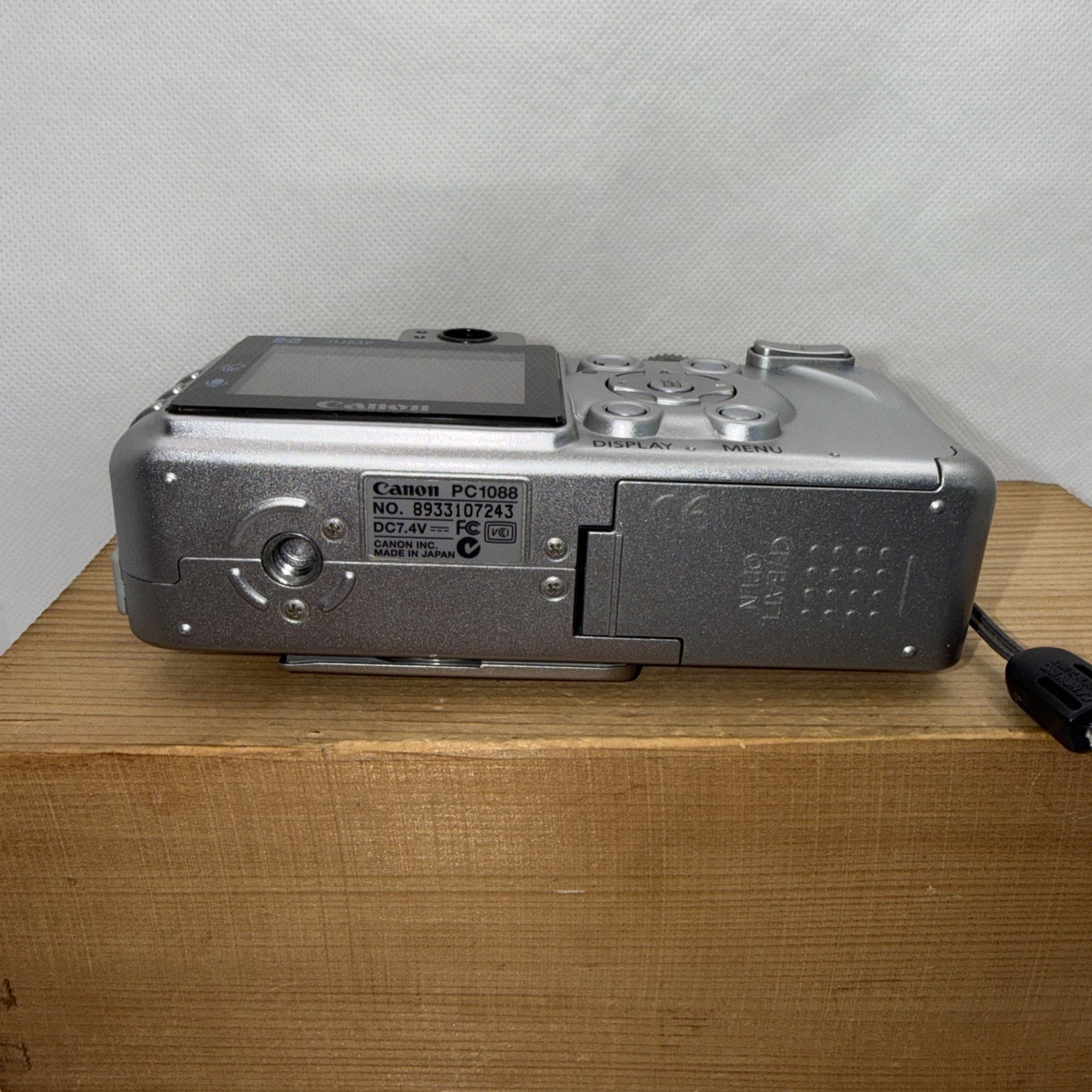Canon PowerShot S60 Digital Camera 5MP Tested + Charger Battery Memory