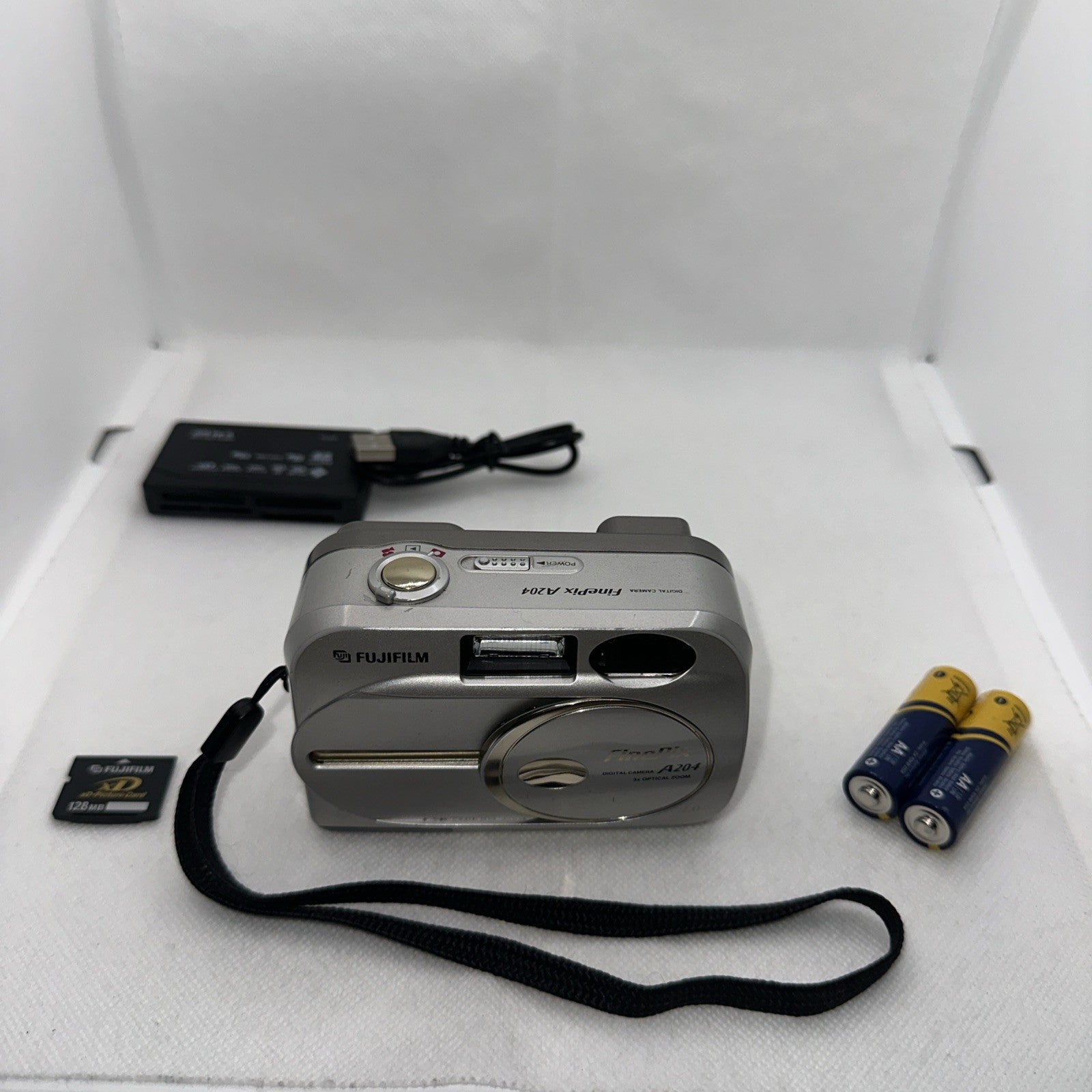 Vintage Digital Camera Fujifilm FinePix A204 2.0MP Tested + Accessories Retro0