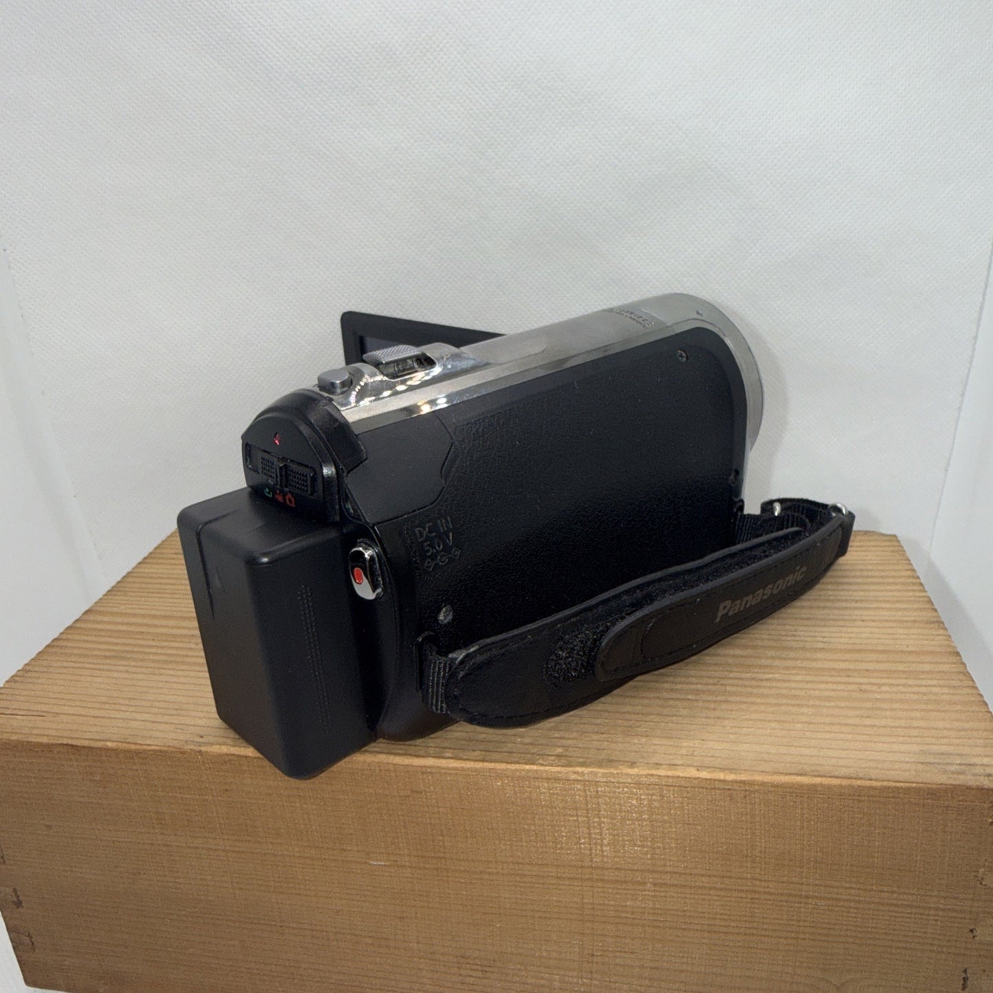 Panasonic HDC-TM60 Full HD 35X Zoom 16GB Tested Working + Charger and Battery