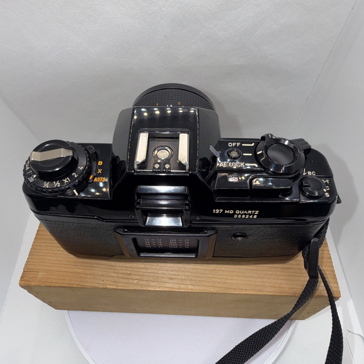 Contax 137 MD Quartz 068248 Camera Carl Zeiss Tested Plus Case - Good Condition