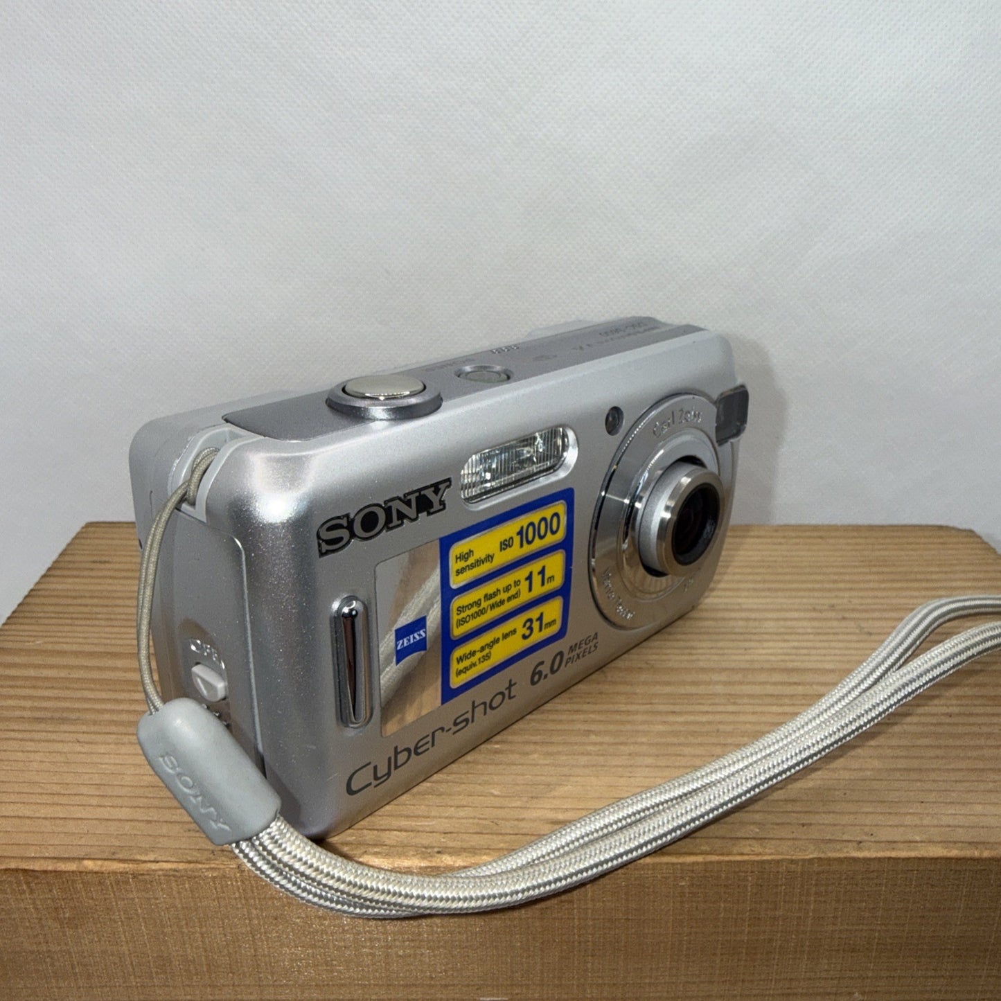 Sony Cybershot DSC-S600 6.0MP Digital Camera Tested (minor battery flap issue)