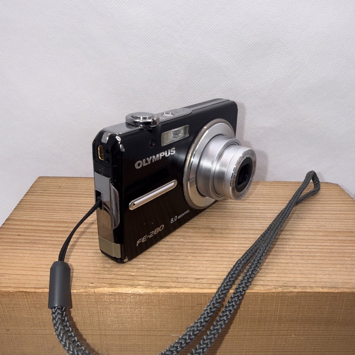 Olympus FE-280 8MP Digital Camera Tested Working + Charger Battery 1GB XD Card