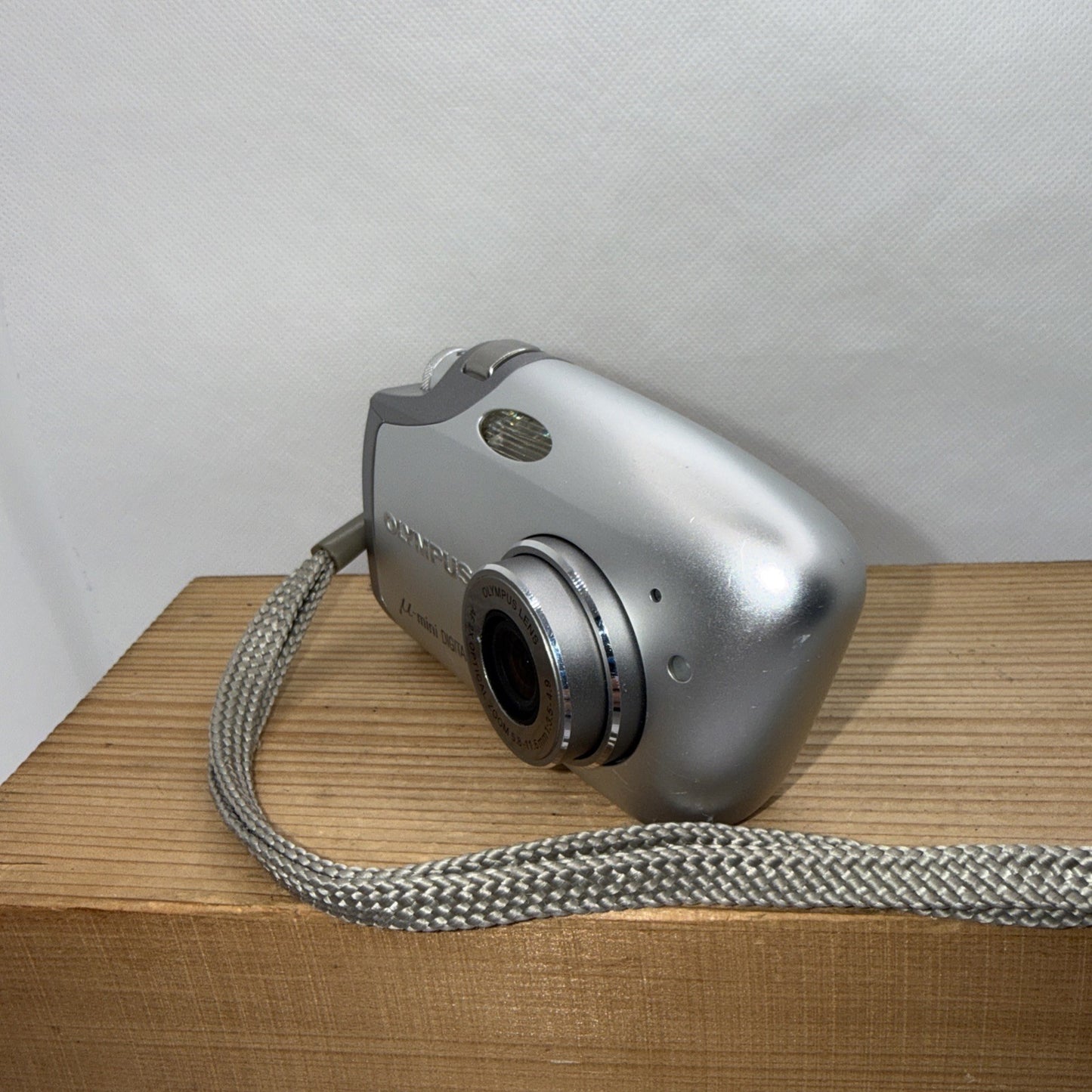 Olympus U Mini 4MP Digital Camera Tested Working + Charger Battery XD Card