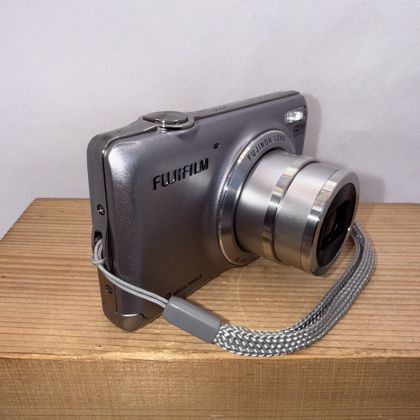 Fujifilm JX370 Digital Camera 14MP Tested Working + Charger Battery 4GB SD Card