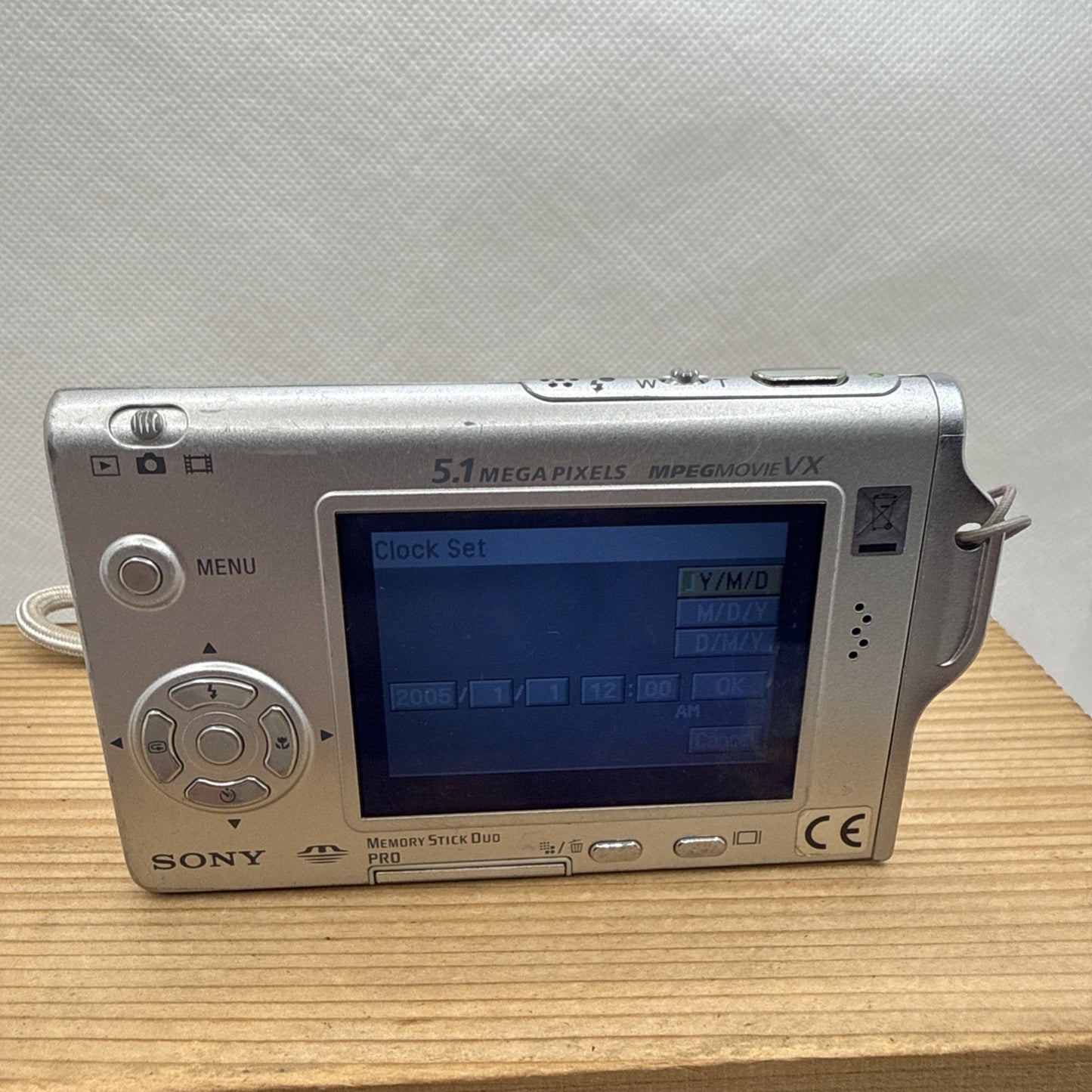 Sony Cyber-shot DSC-T7 Digital Camera Ultra Slim Tested + Charger Battery Memory