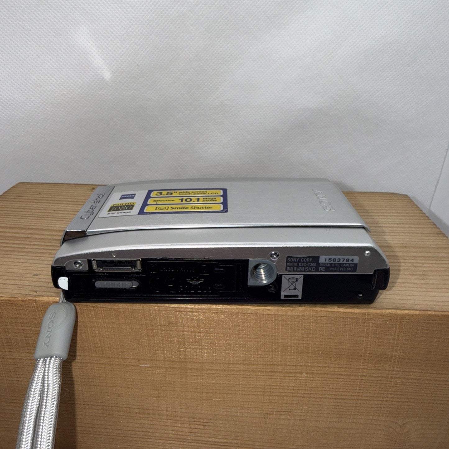 Sony Cyber-shot DSC-T300 10.1MP Digital Camera Tested + Charger Battery Memory