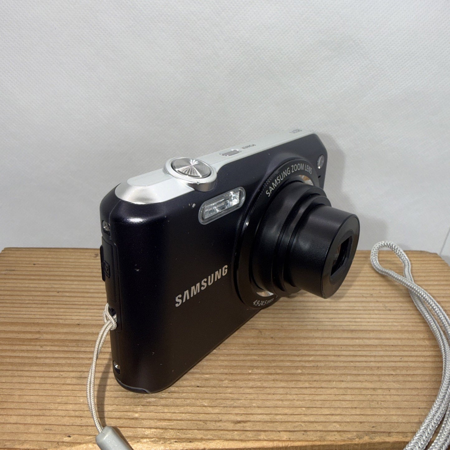 Samsung ES71 12.2MP Digital Camera Tested Working + Charger Battery 4GB SD Card
