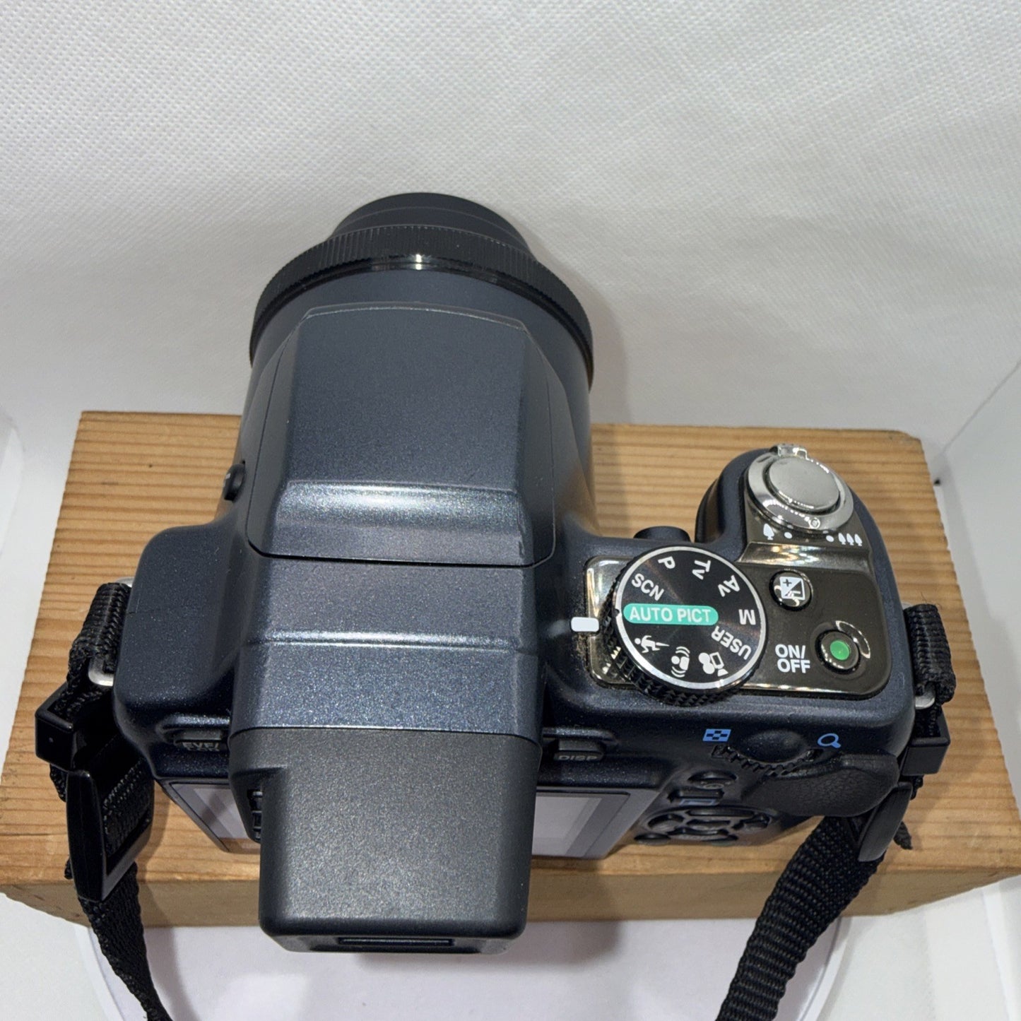 Pentax X90 12MP 26x Zoom Bridge Digital Camera Tested + Charger Battery 4GB SD