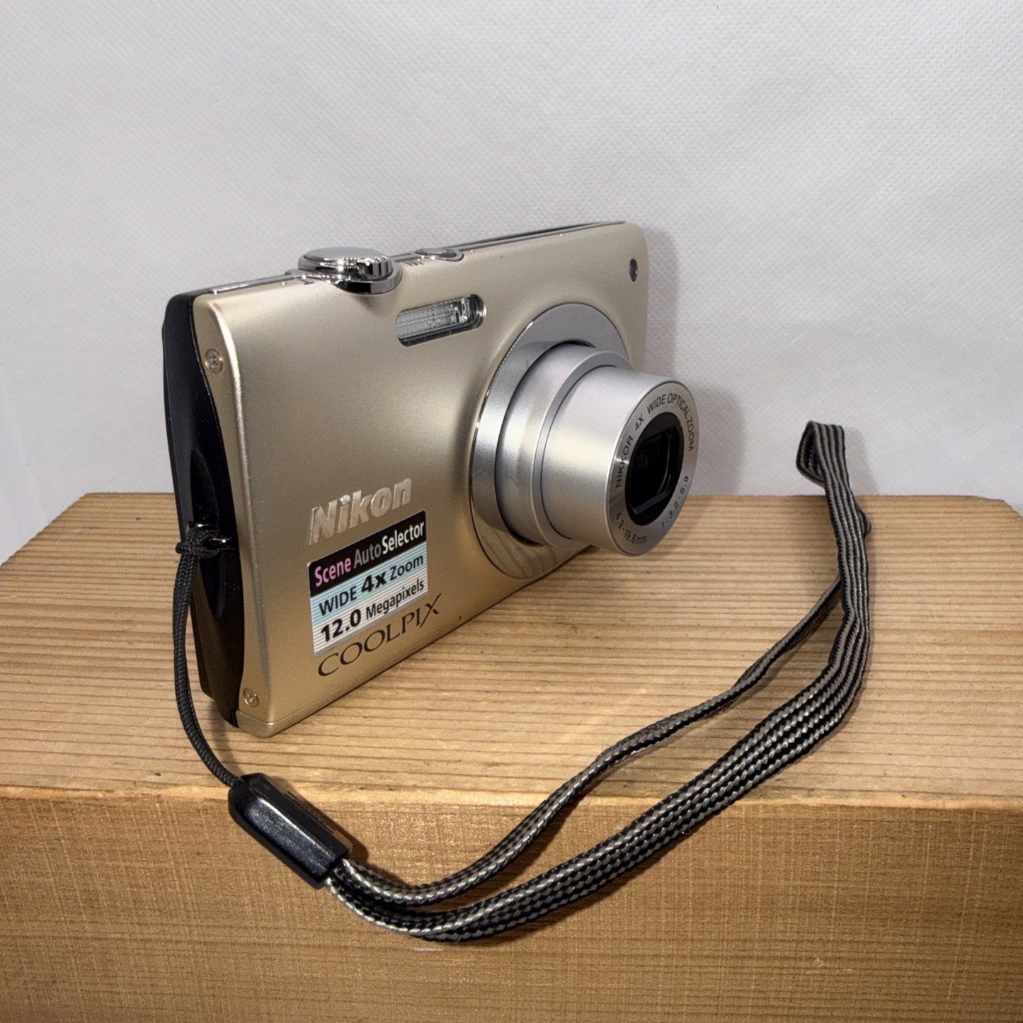 Nikon Coolpix S2500 12MP Gold Digital Camera Boxed Tested + Charger Battery 4GB