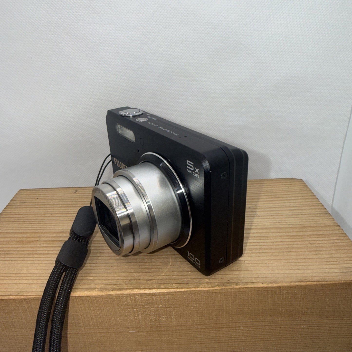 Fujifilm FinePix J110w 10.0MP Digital Camera Tested + Charger Battery Case 4GB