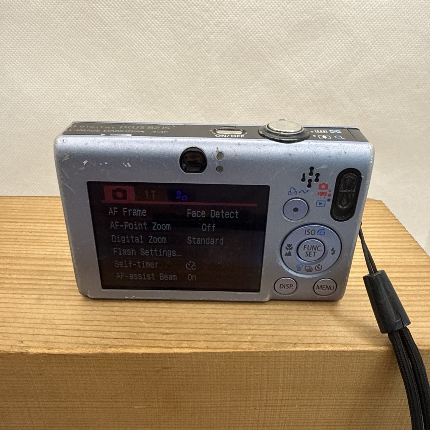 Canon IXUS 82 IS 8MP Digital Camera Tested + Charger Battery 4GB SD Card