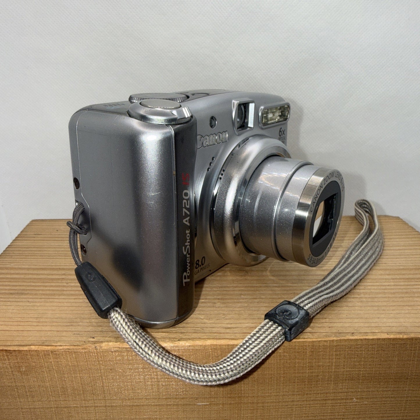 Canon Powershot A720 IS Digital Camera 8MP Tested Working + 4GB SD Card