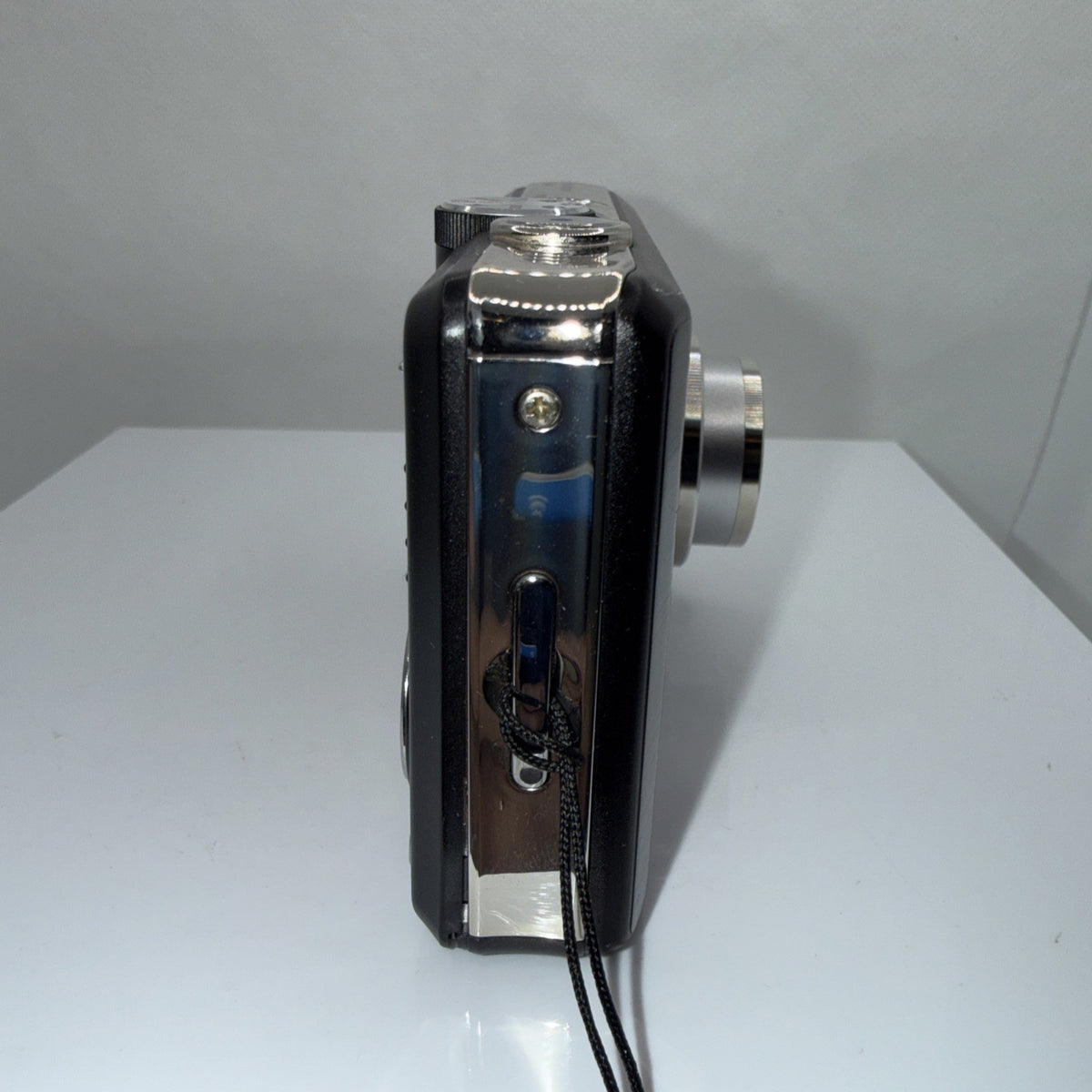 Samsung L735 7.2MP Digital Camera Tested *Minor Screen Issue* + Accessories 4GB