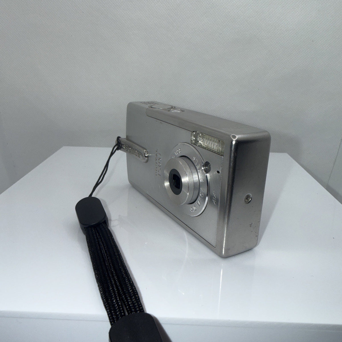 Digital Camera Canon IXUS i 4MP Compact Tested + Charger Battery SD Card & Case