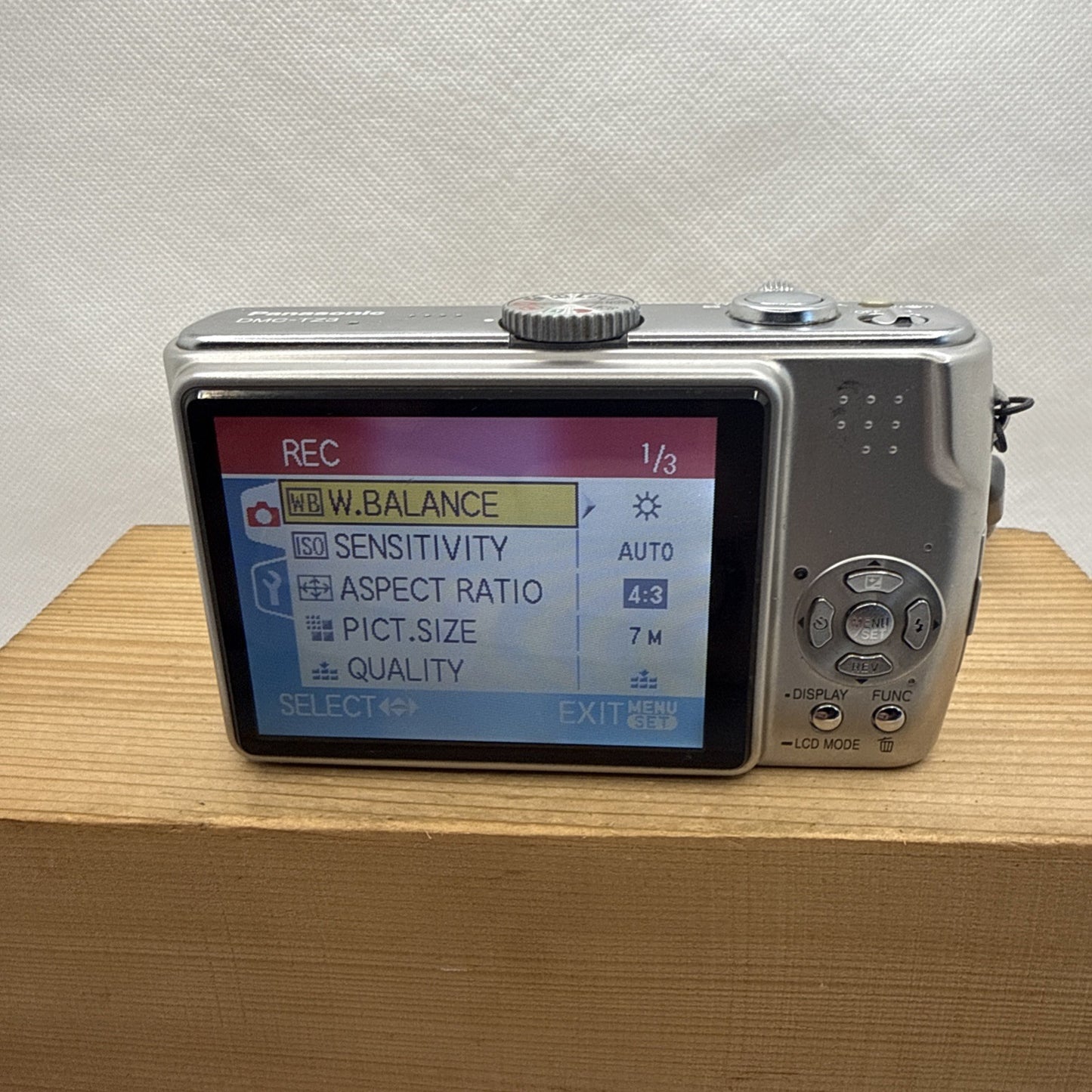 Panasonic LUMIX DMC-TZ3 7.2MP Digital Camera Tested + Charger Battery 4GB Case
