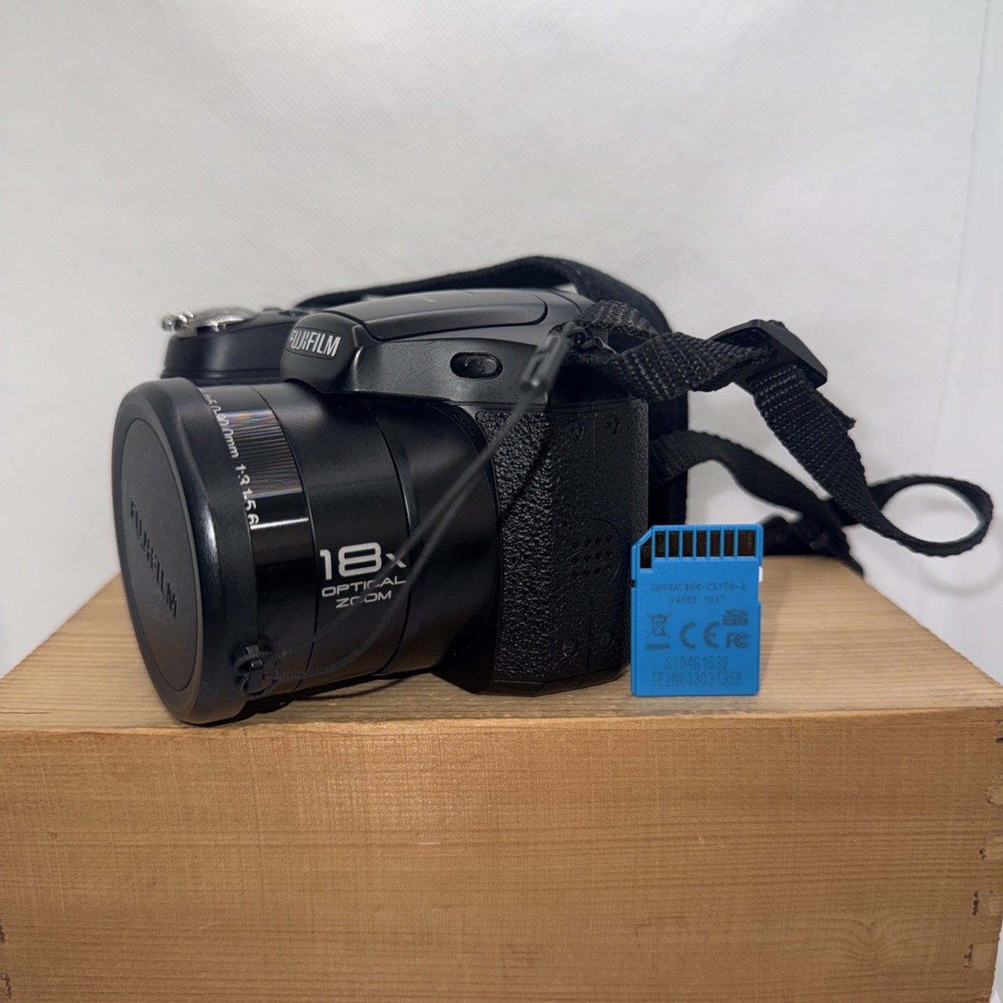 Fujifilm FinePix S Series S2980 Digital Camera 14MP Tested Working + 4GB SD