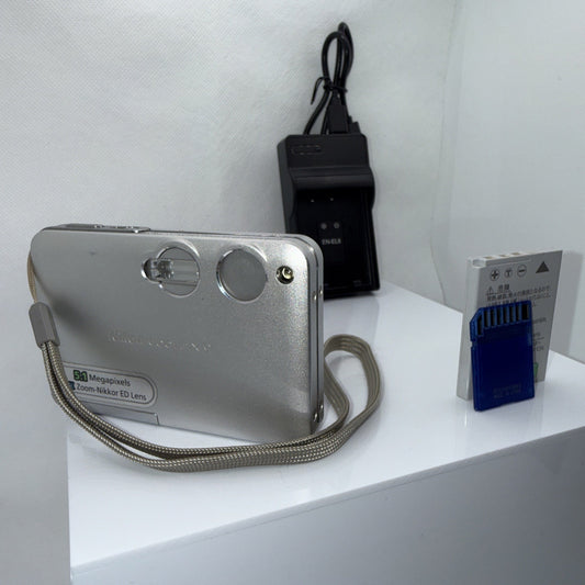 Digital Camera Nikon Coolpix S1 5.1MP Silver Tested Full Working Set Retro Y2K