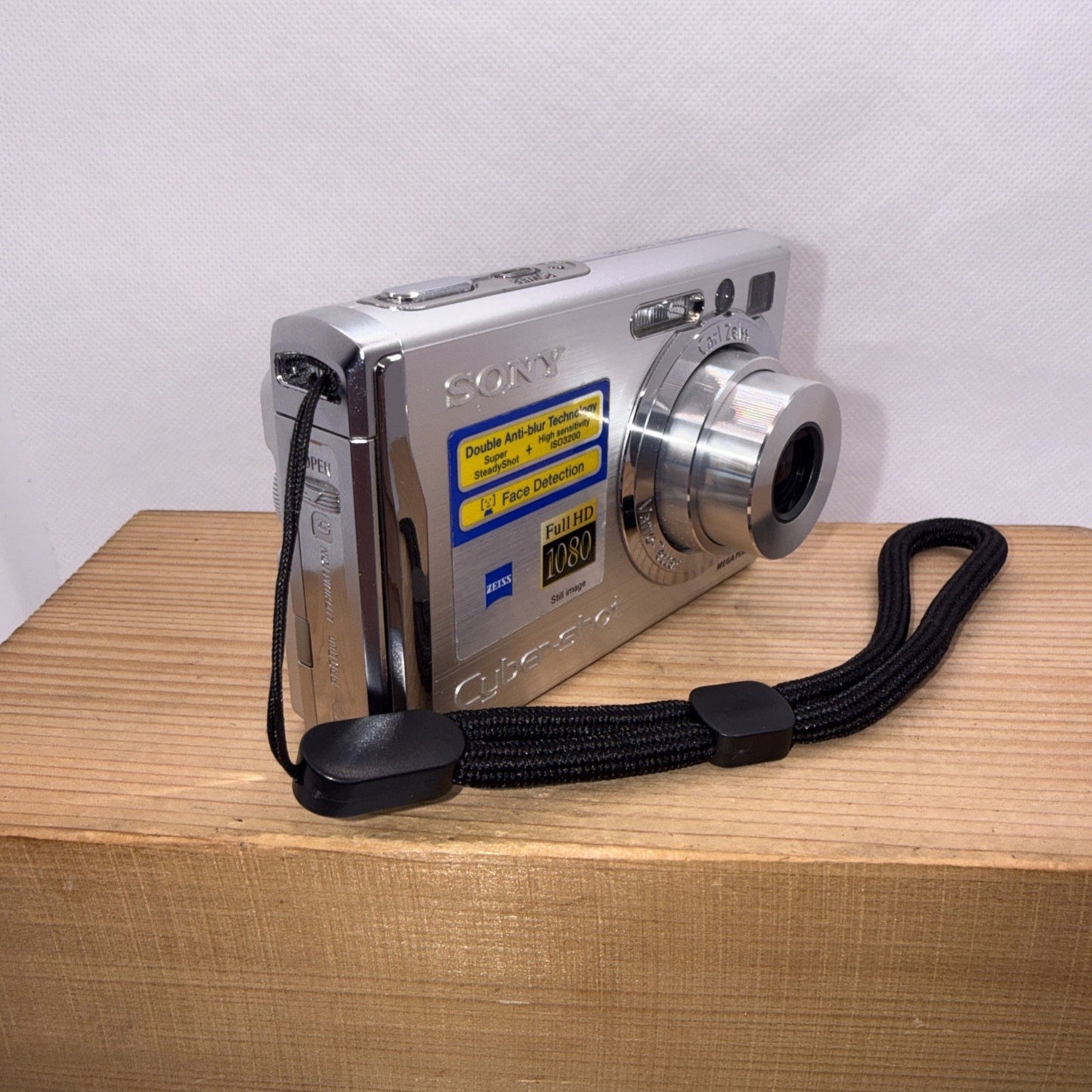 Sony Cyber-shot DSC W90 8.1MP Digital Camera Tested+ Charger Battery Memory Case