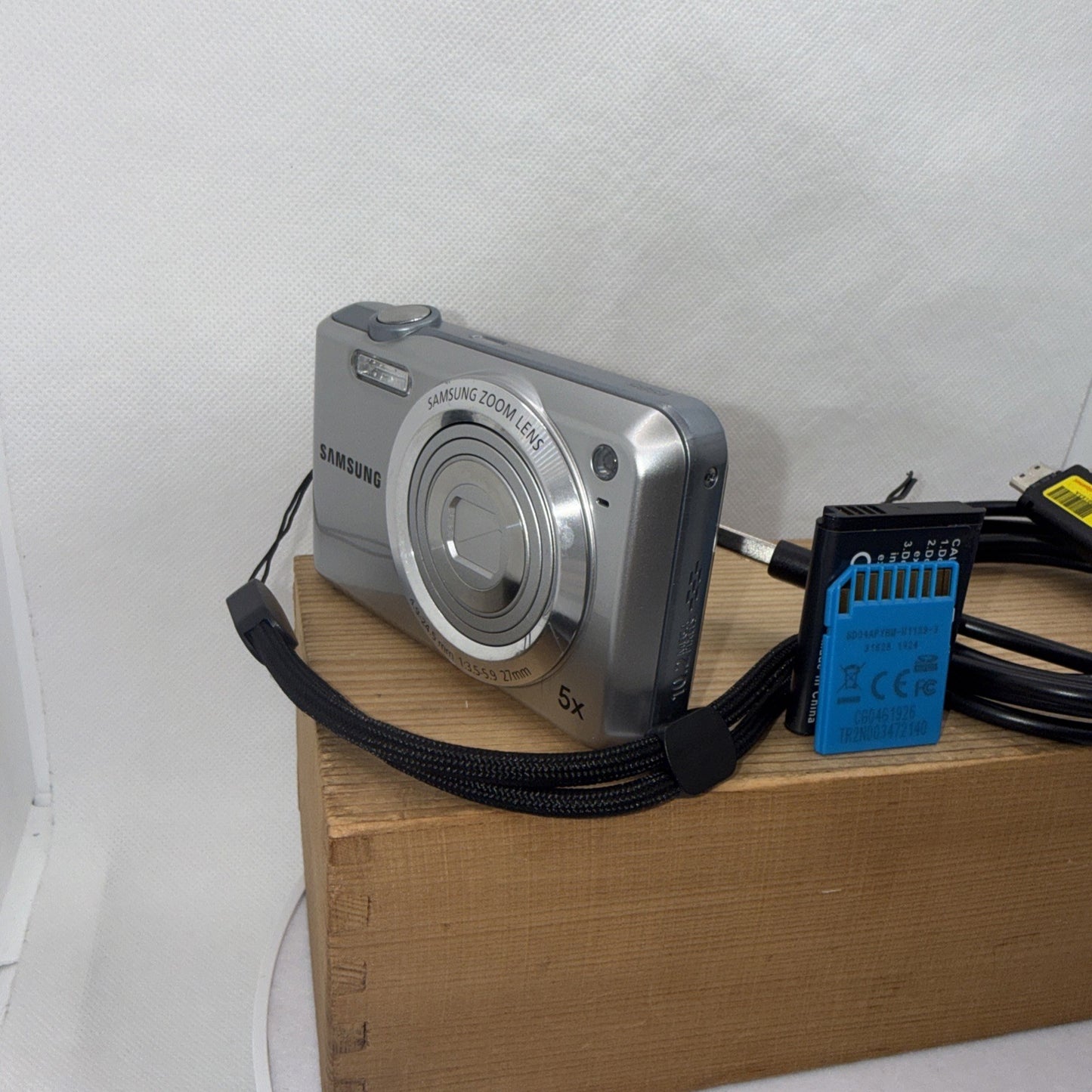 Samsung ES65 10.3MP Digital Camera Tested + Charger Battery 4GB SD Memory Card