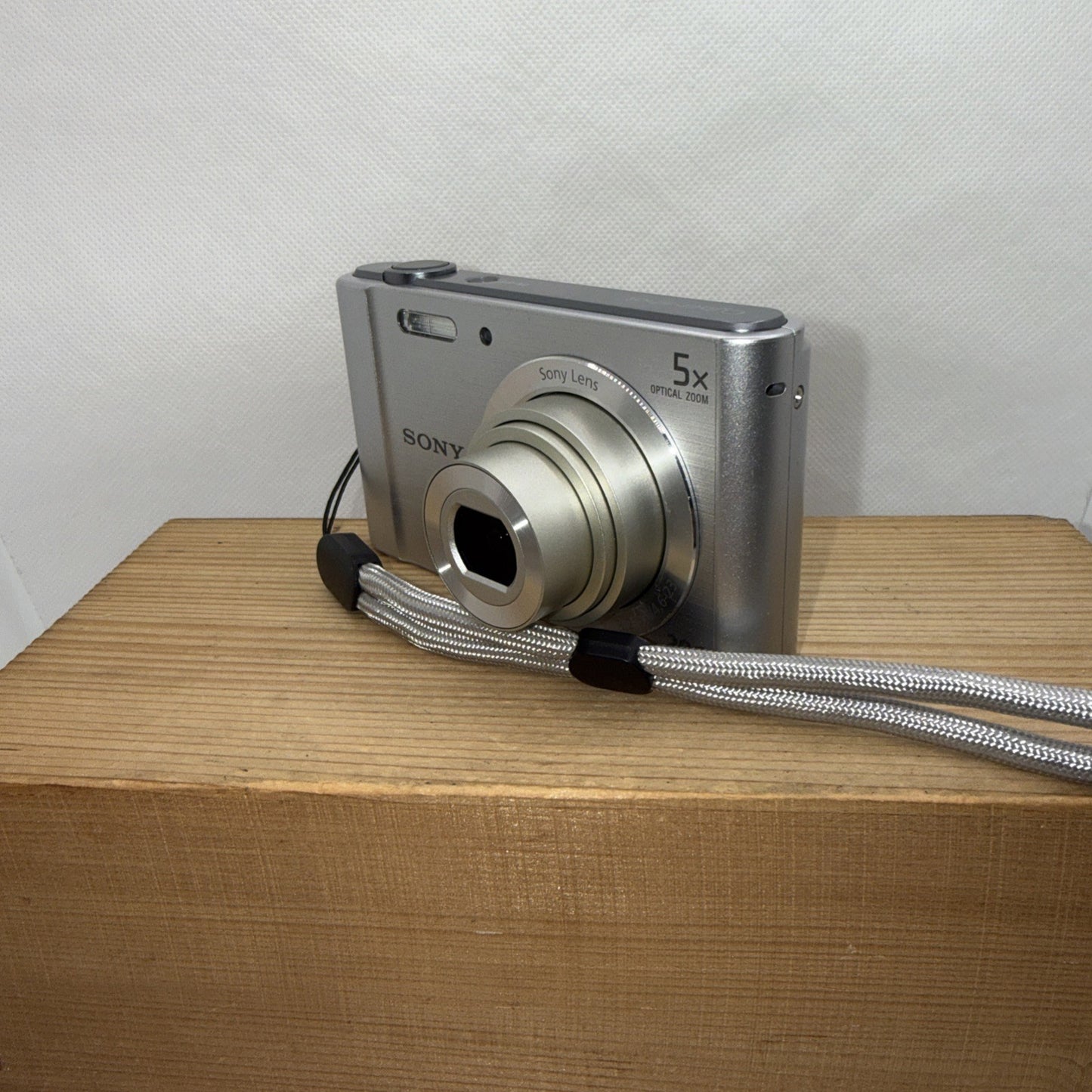 Sony Cybershot DSC-W800 20.1MP Digital Camera Tested + Charger Battery 16GB Case