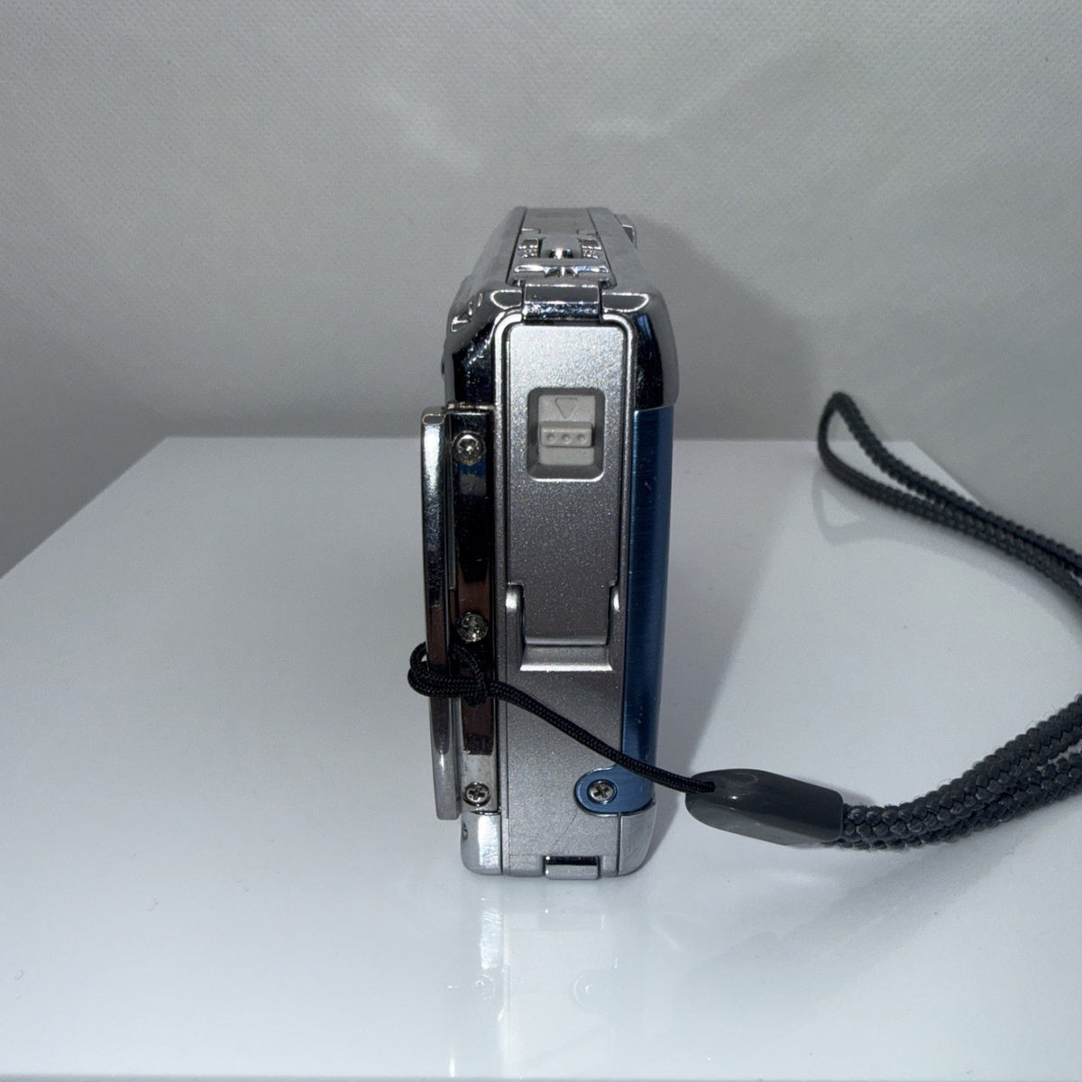 Digital Camera Olympus u720 SW 7.1MP Waterproof Tested + Charger Battery Memory