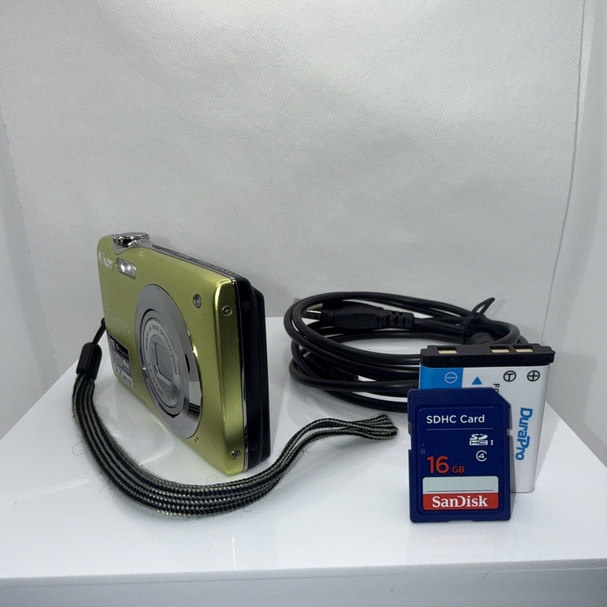 Digital Camera Yellow Nikon Coolpix S3000 12MP Tested + Charger Battery 16GB SD