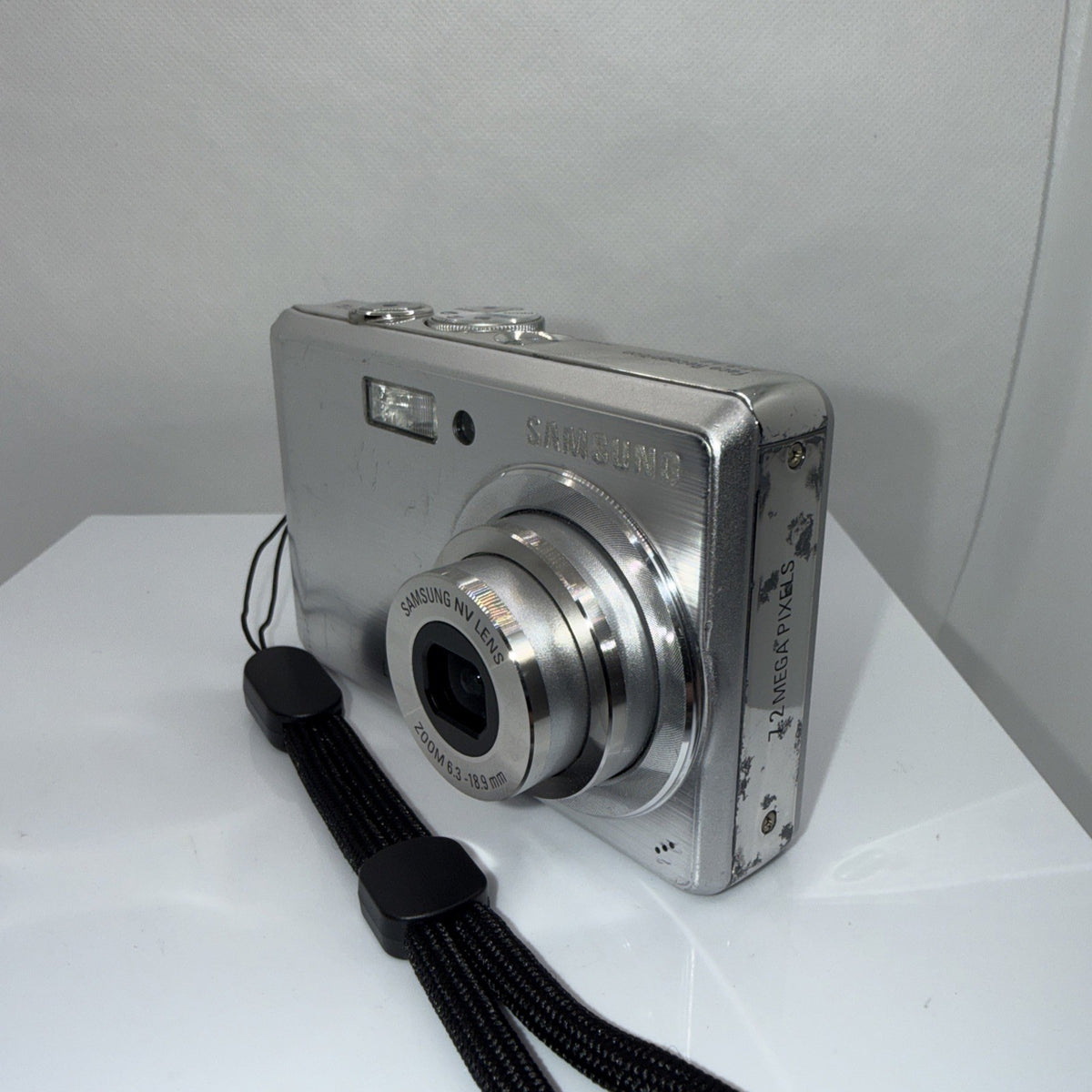 Samsung L735 7.2MP Digital Camera Tested Working + Charger Battery 4GB SD Card