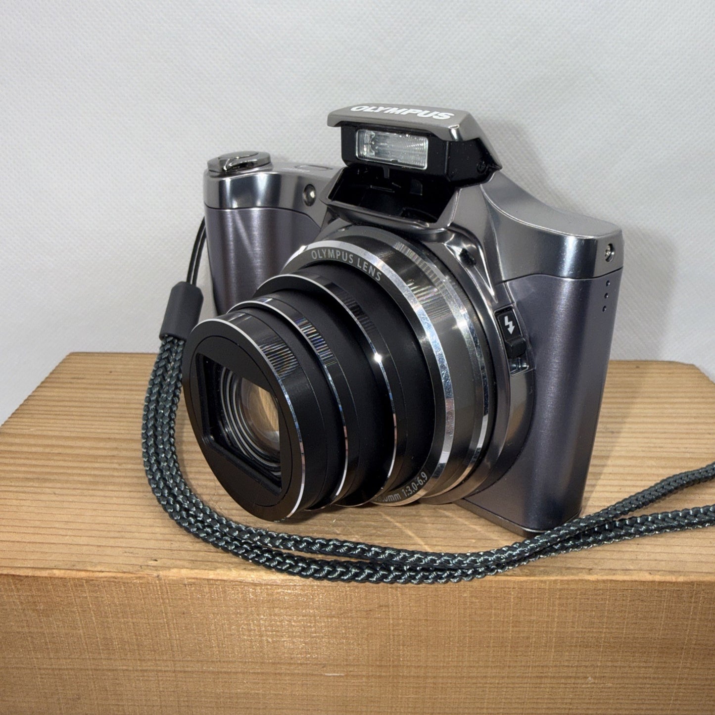 Olympus Stylus SZ-11 14.0MP Digital Camera Tested Plus Charger Battery 4GB SD
