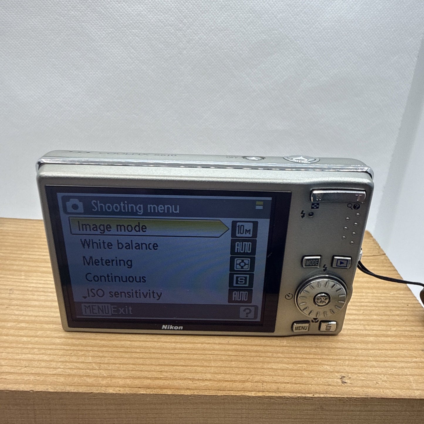 Nikon Coolpix S610 10MP Digital Camera Tested + Charger Battery Case 4GB + Gifts